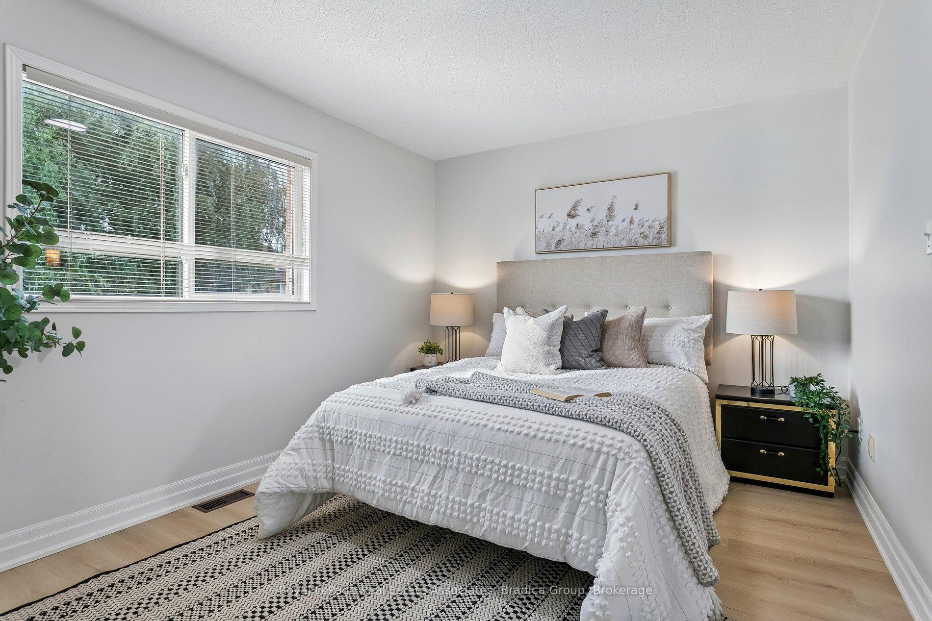 Photo 19 of 3837 Forest Bluff Crescent, Mississauga, Lisgar — HOMEH