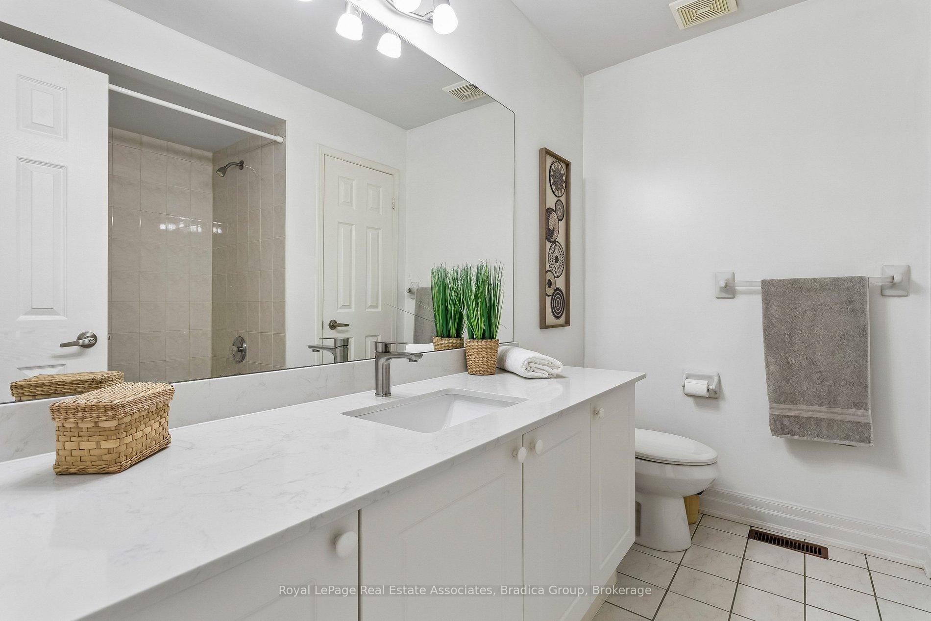 Photo 22 of 3837 Forest Bluff Crescent, Mississauga, Lisgar — HOMEH