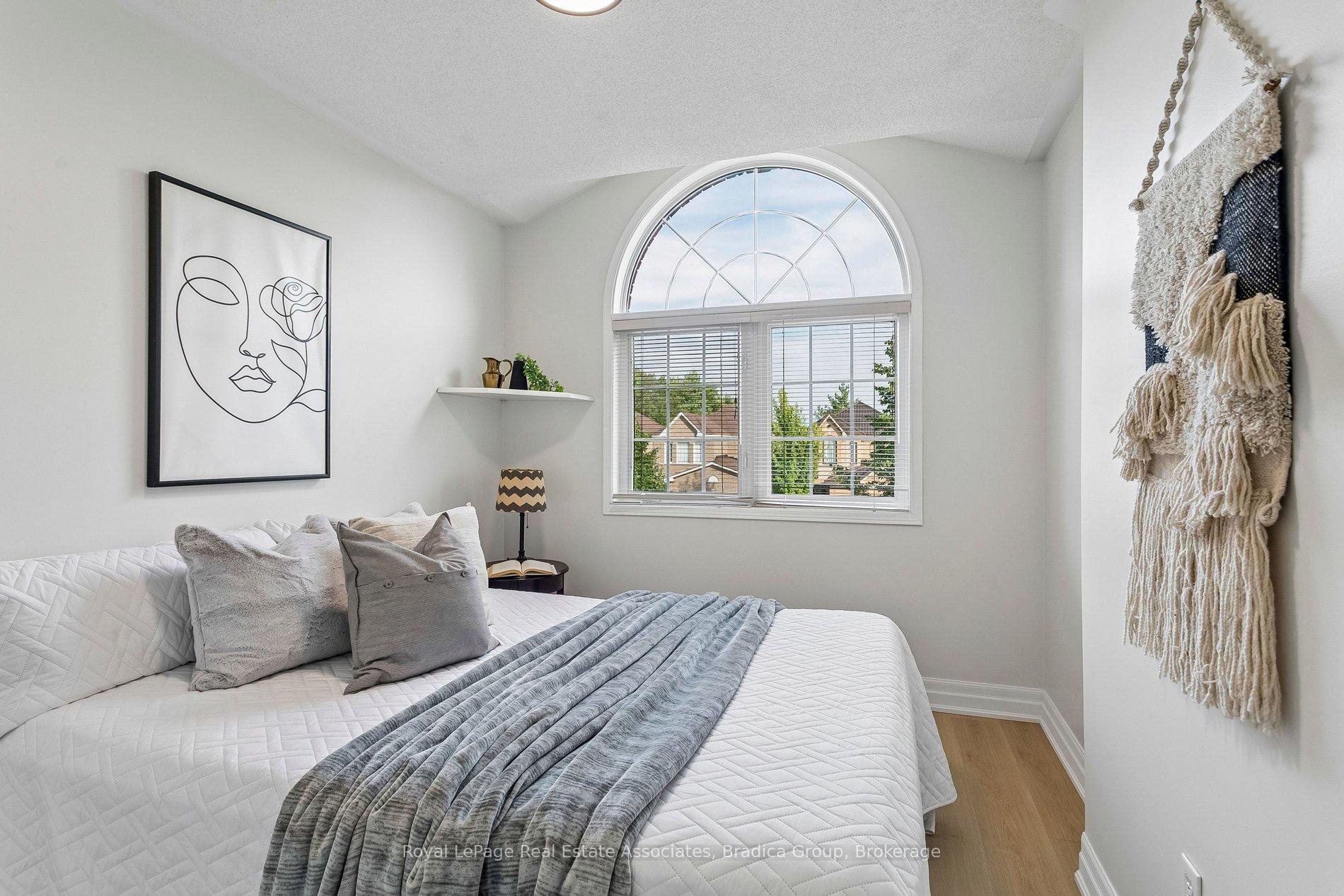 Photo 23 of 3837 Forest Bluff Crescent, Mississauga, Lisgar — HOMEH
