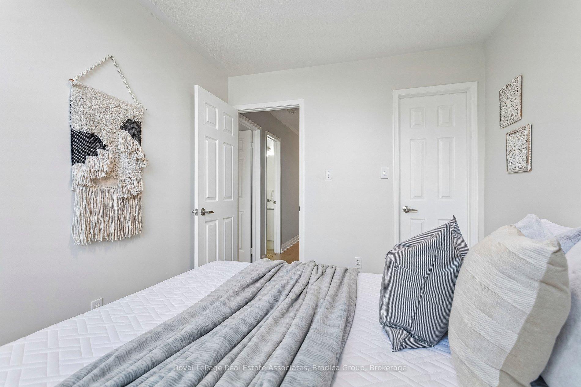 Photo 24 of 3837 Forest Bluff Crescent, Mississauga, Lisgar — HOMEH