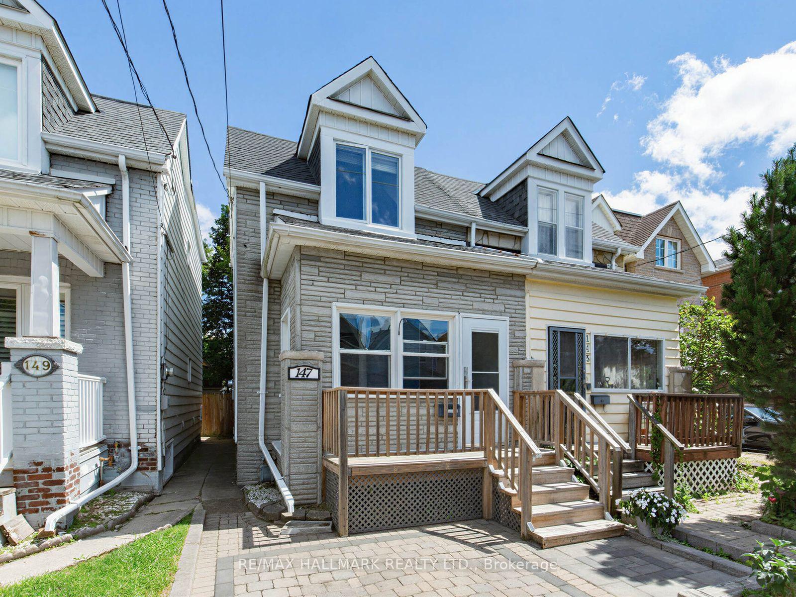 Photo 2 of 147 Chisholm Avenue, Toronto, Woodbine-Lumsden — HOMEH