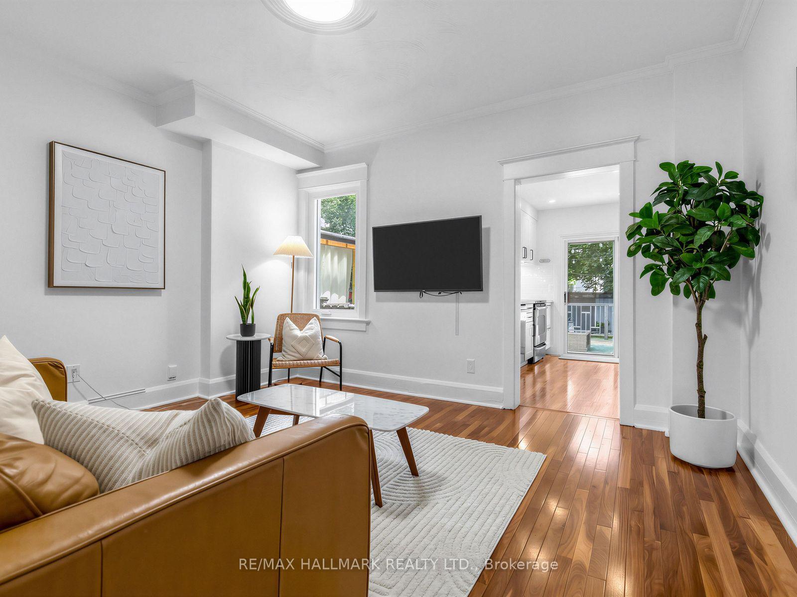 Photo 9 of 147 Chisholm Avenue, Toronto, Woodbine-Lumsden — HOMEH