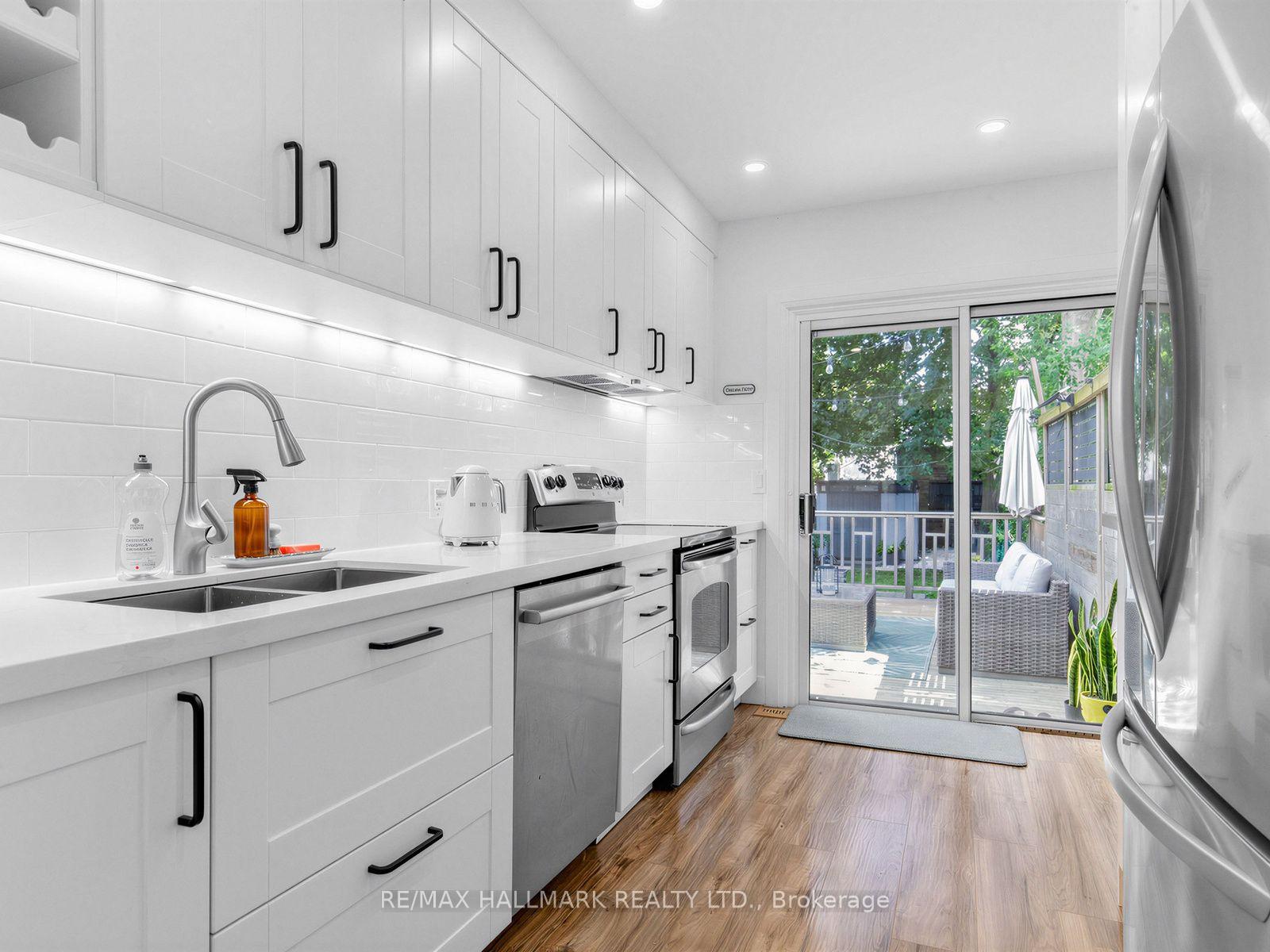 Photo 13 of 147 Chisholm Avenue, Toronto, Woodbine-Lumsden — HOMEH