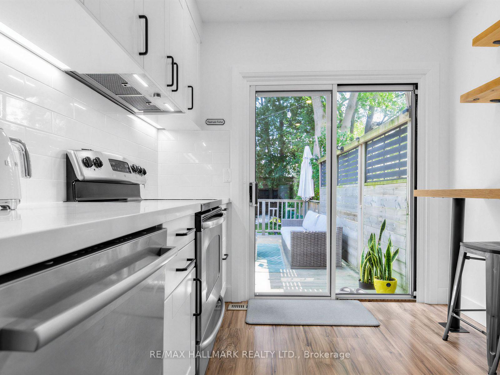 Photo 14 of 147 Chisholm Avenue, Toronto, Woodbine-Lumsden — HOMEH