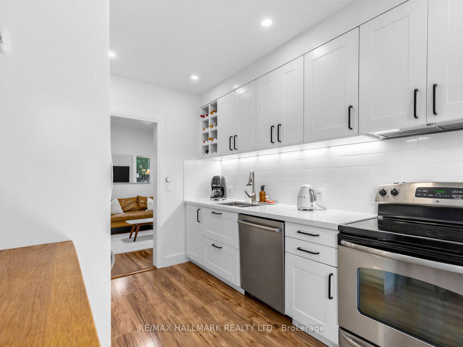 Photo 16 of 147 Chisholm Avenue, Toronto, Woodbine-Lumsden — HOMEH