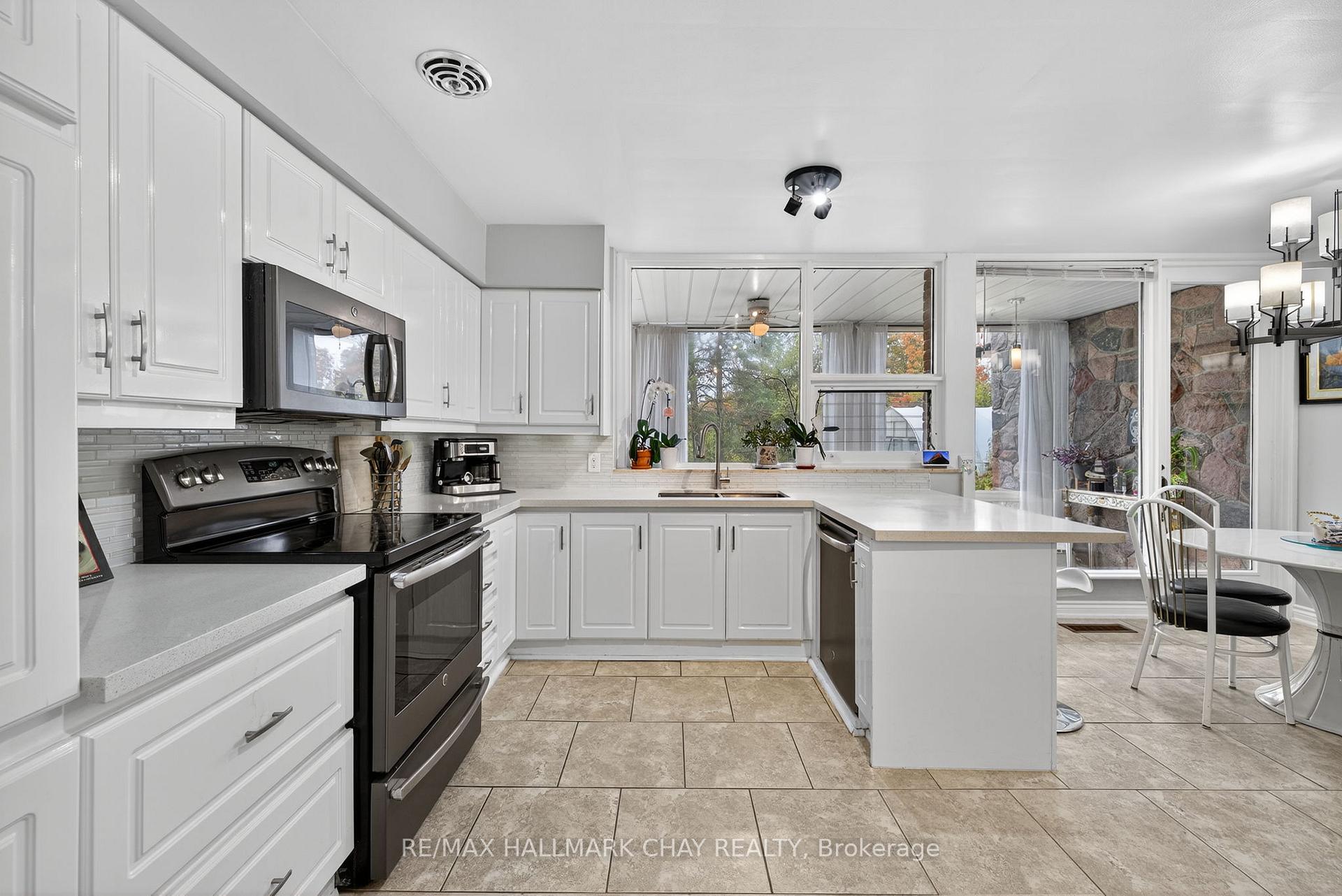 Photo 7 of 39 Highfield Crescent, Georgina, Historic Lakeshore Communities — HOMEH