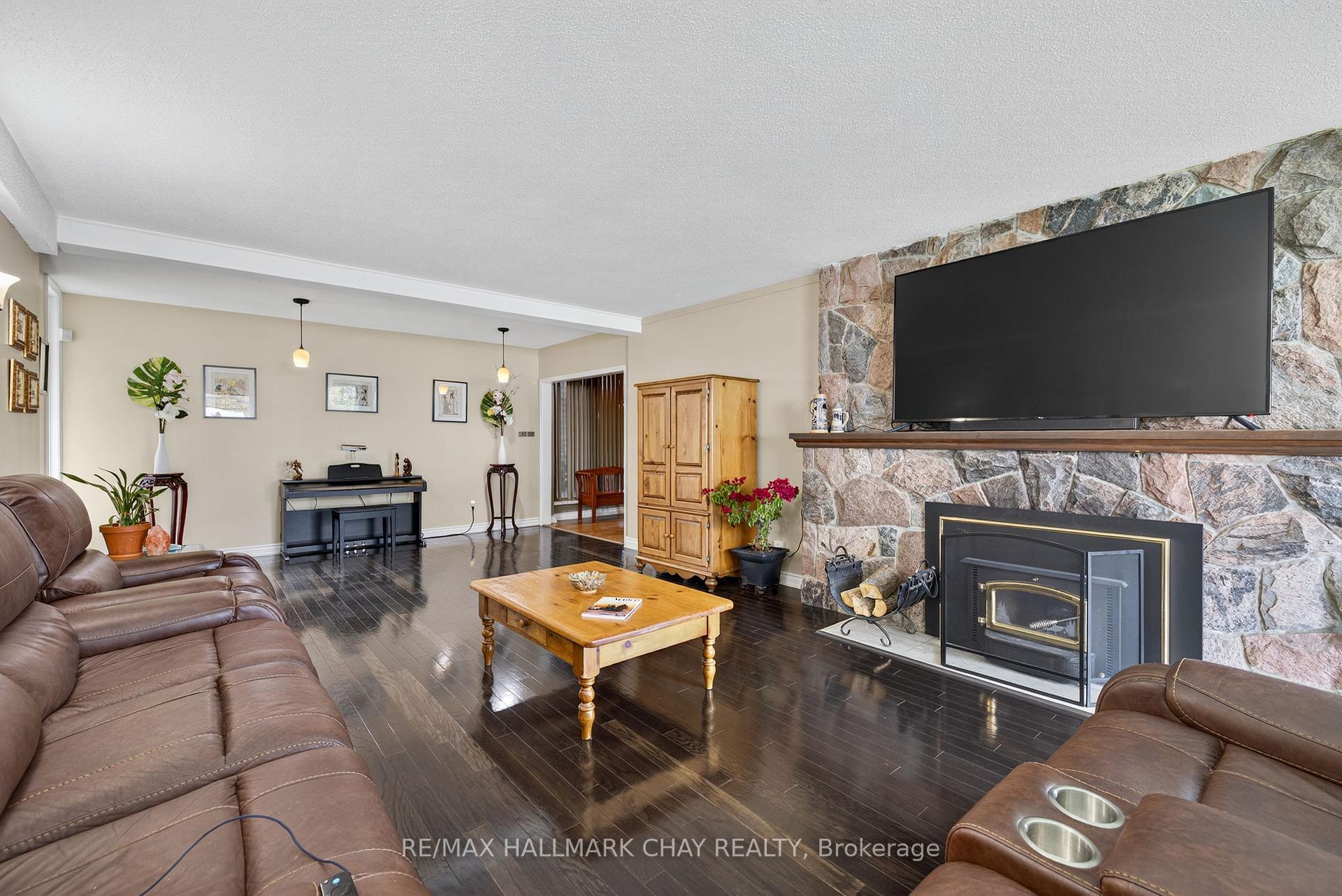 Photo 11 of 39 Highfield Crescent, Georgina, Historic Lakeshore Communities — HOMEH