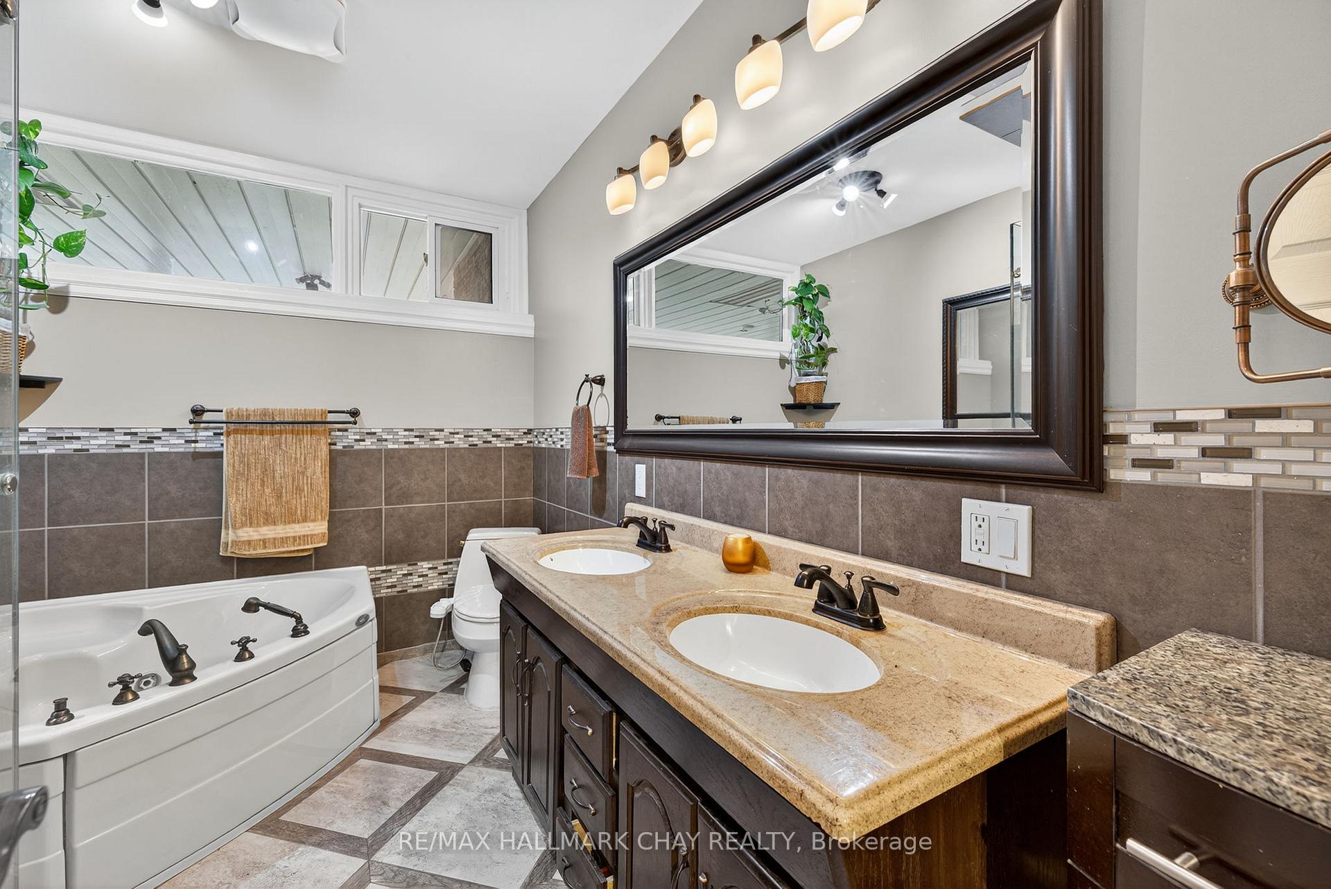 Photo 21 of 39 Highfield Crescent, Georgina, Historic Lakeshore Communities — HOMEH