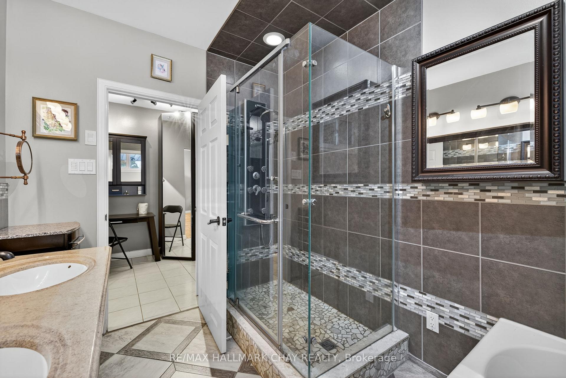 Photo 22 of 39 Highfield Crescent, Georgina, Historic Lakeshore Communities — HOMEH