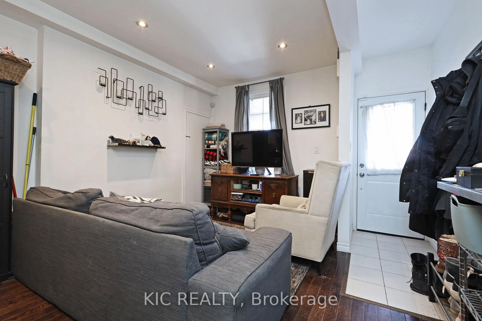 Photo 3 of 20 Ashdale Avenue, Toronto, Greenwood-Coxwell — HOMEH