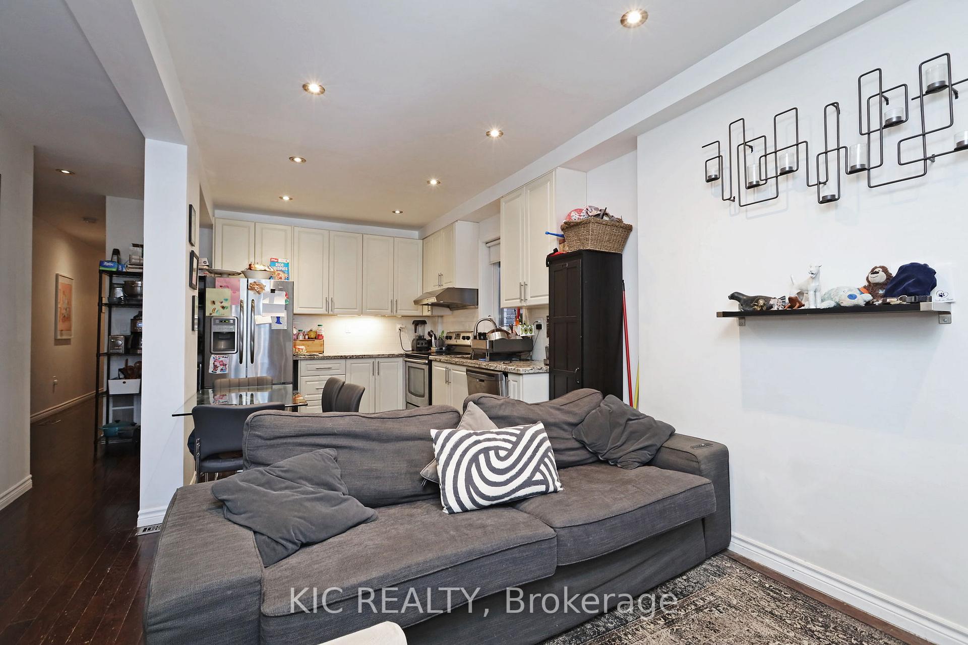 Photo 4 of 20 Ashdale Avenue, Toronto, Greenwood-Coxwell — HOMEH