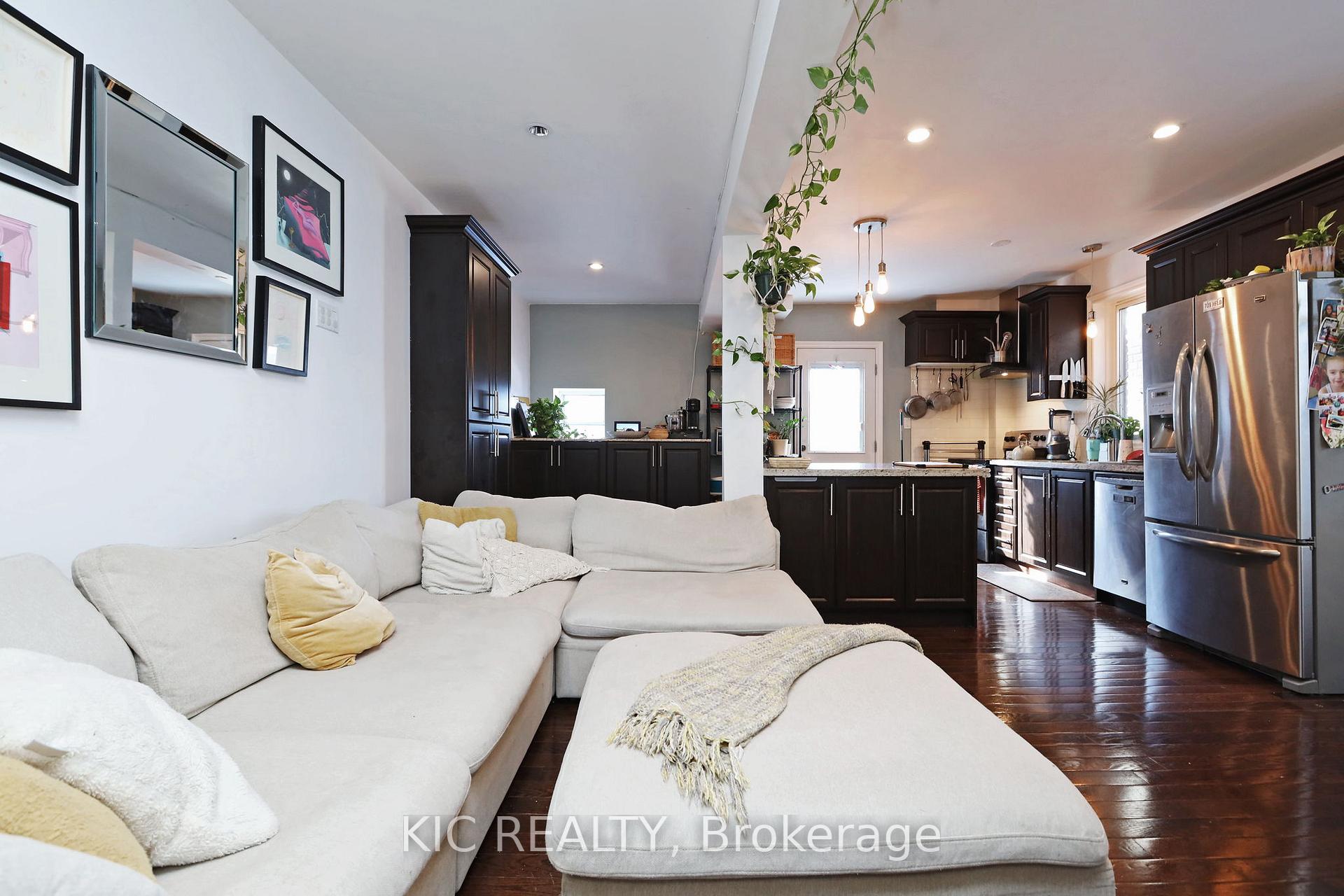 Photo 12 of 20 Ashdale Avenue, Toronto, Greenwood-Coxwell — HOMEH