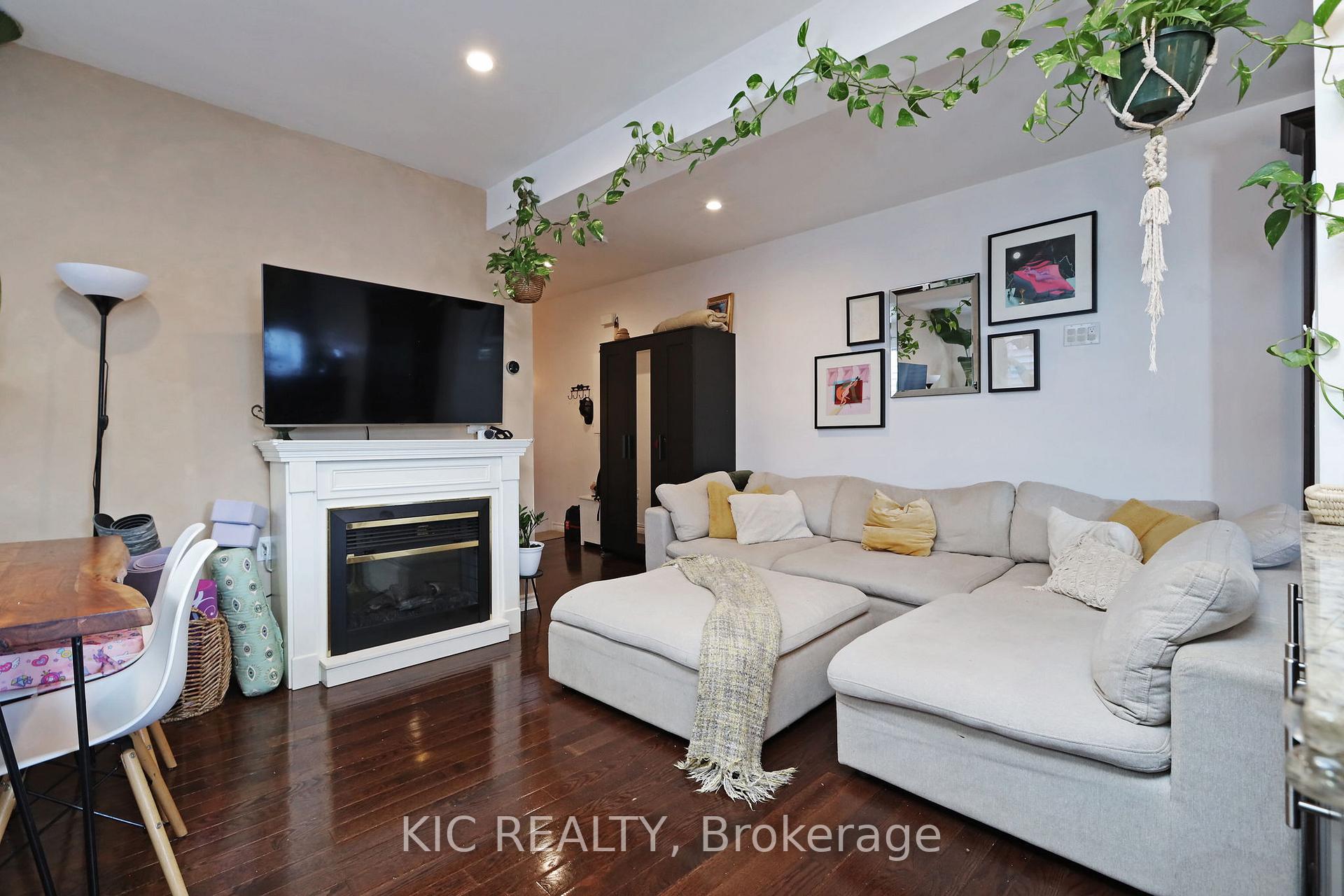 Photo 15 of 20 Ashdale Avenue, Toronto, Greenwood-Coxwell — HOMEH