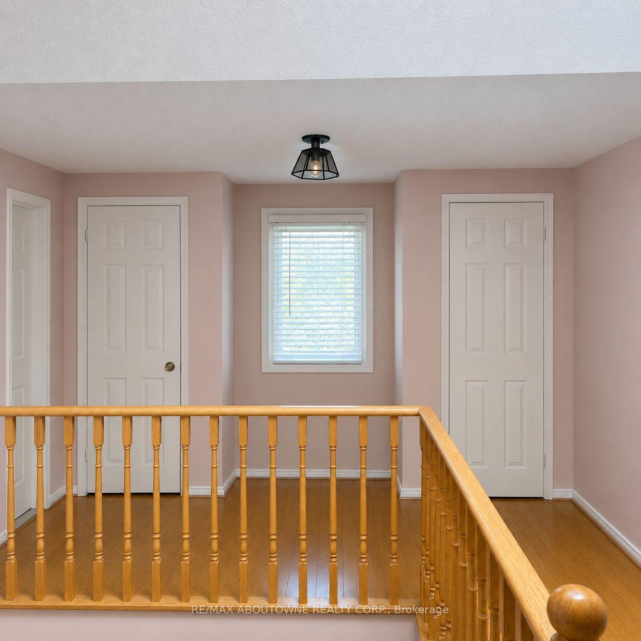 Photo 5 of 512 Chieftan Circle, Mississauga, Hurontario — HOMEH