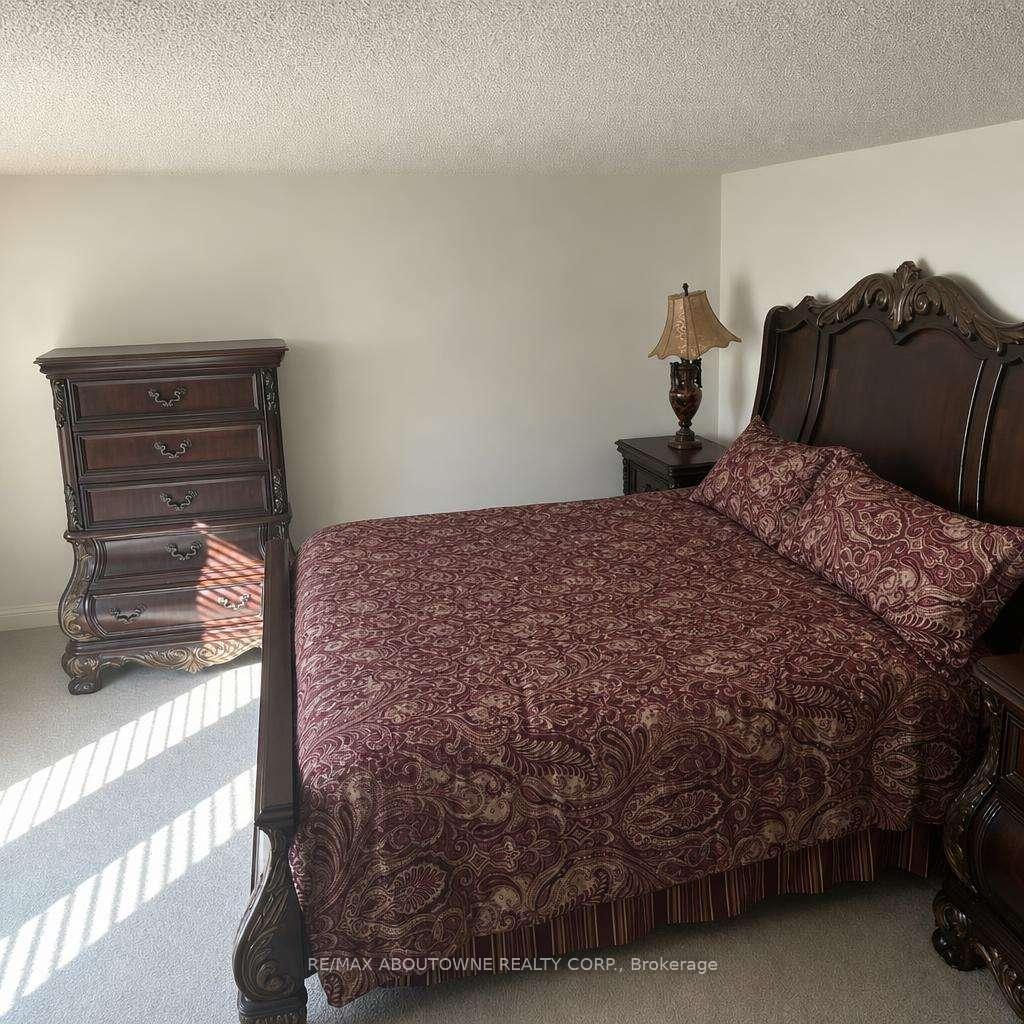 Photo 7 of 512 Chieftan Circle, Mississauga, Hurontario — HOMEH