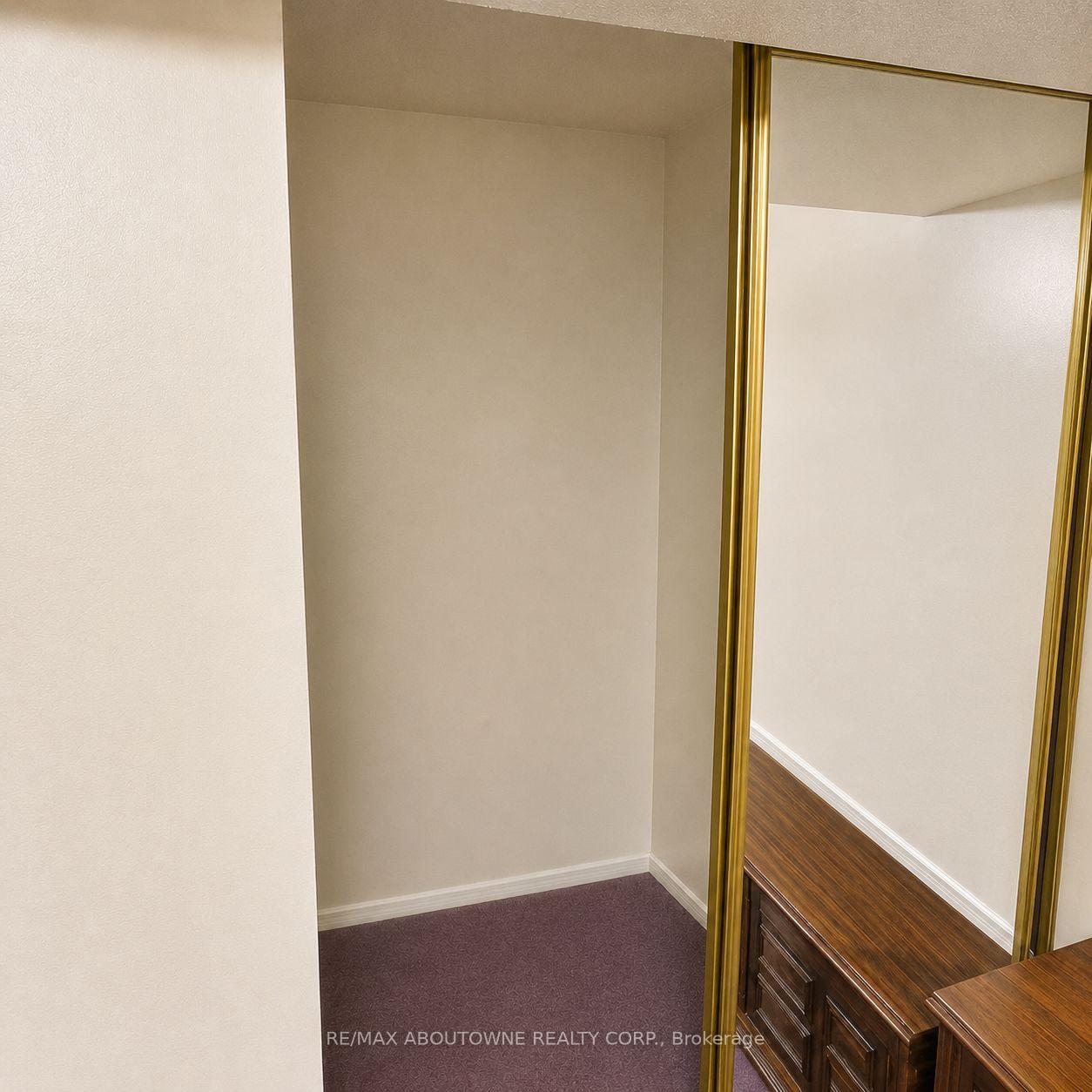 Photo 16 of 512 Chieftan Circle, Mississauga, Hurontario — HOMEH