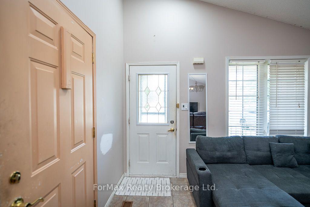 Photo 4 of 366 Macintosh Drive, Hamilton, Stoney Creek — HOMEH