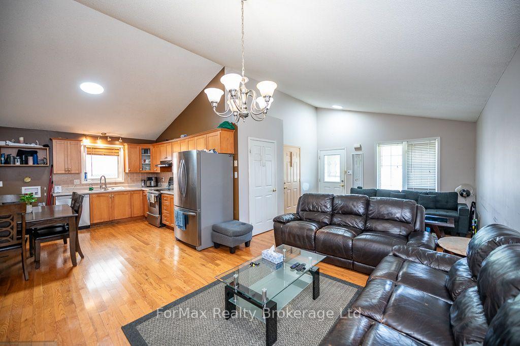 Photo 6 of 366 Macintosh Drive, Hamilton, Stoney Creek — HOMEH