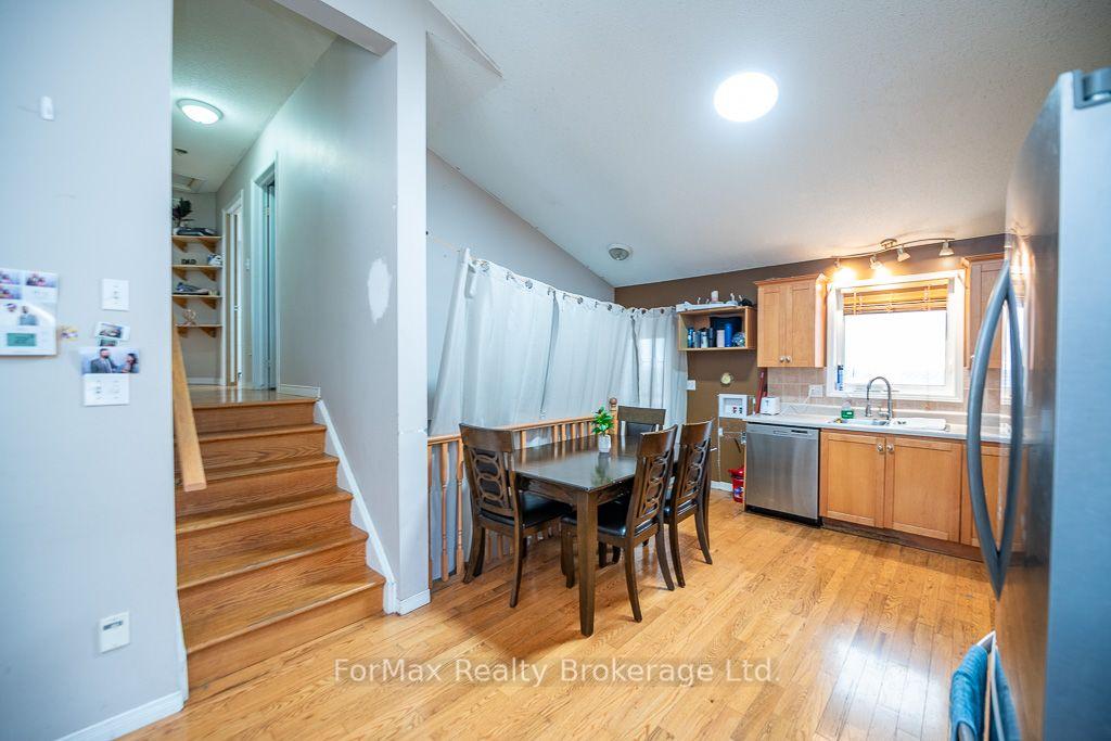 Photo 9 of 366 Macintosh Drive, Hamilton, Stoney Creek — HOMEH
