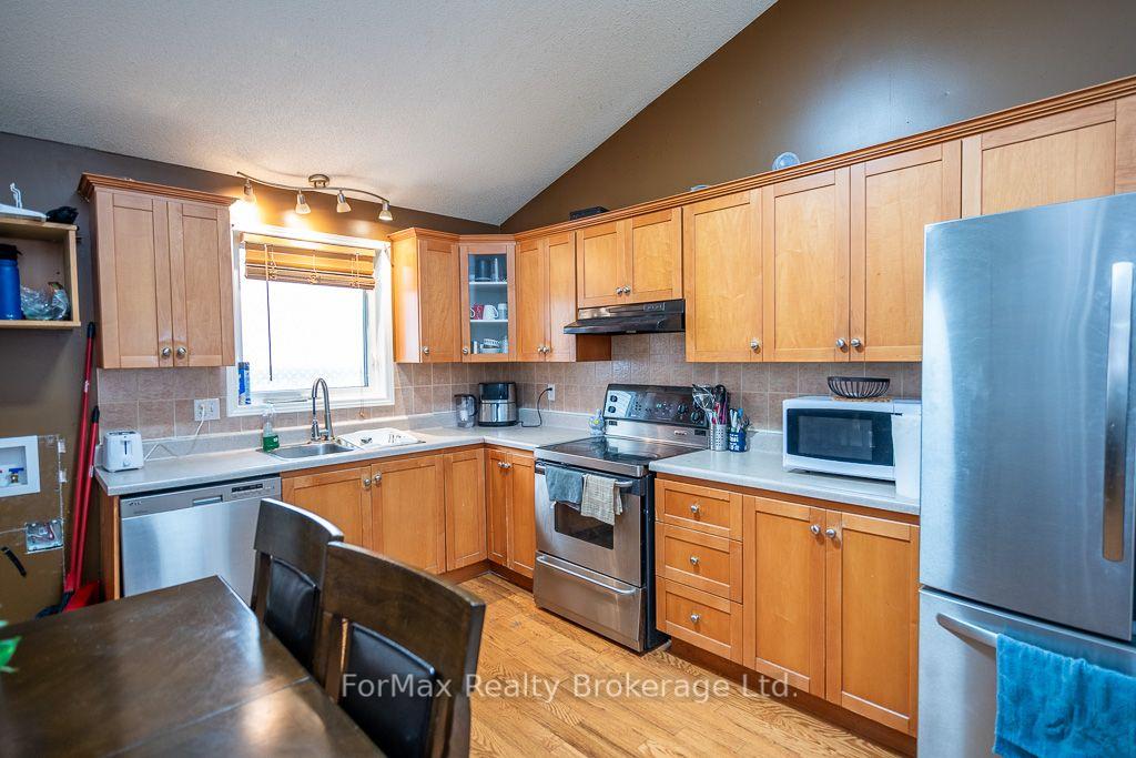 Photo 10 of 366 Macintosh Drive, Hamilton, Stoney Creek — HOMEH