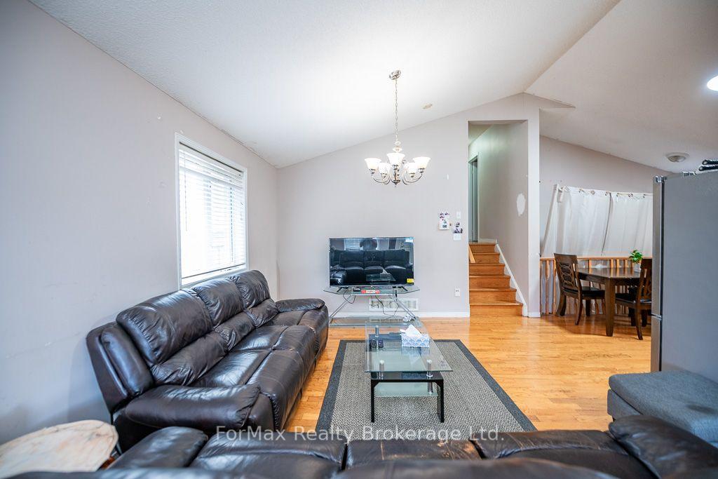 Photo 13 of 366 Macintosh Drive, Hamilton, Stoney Creek — HOMEH