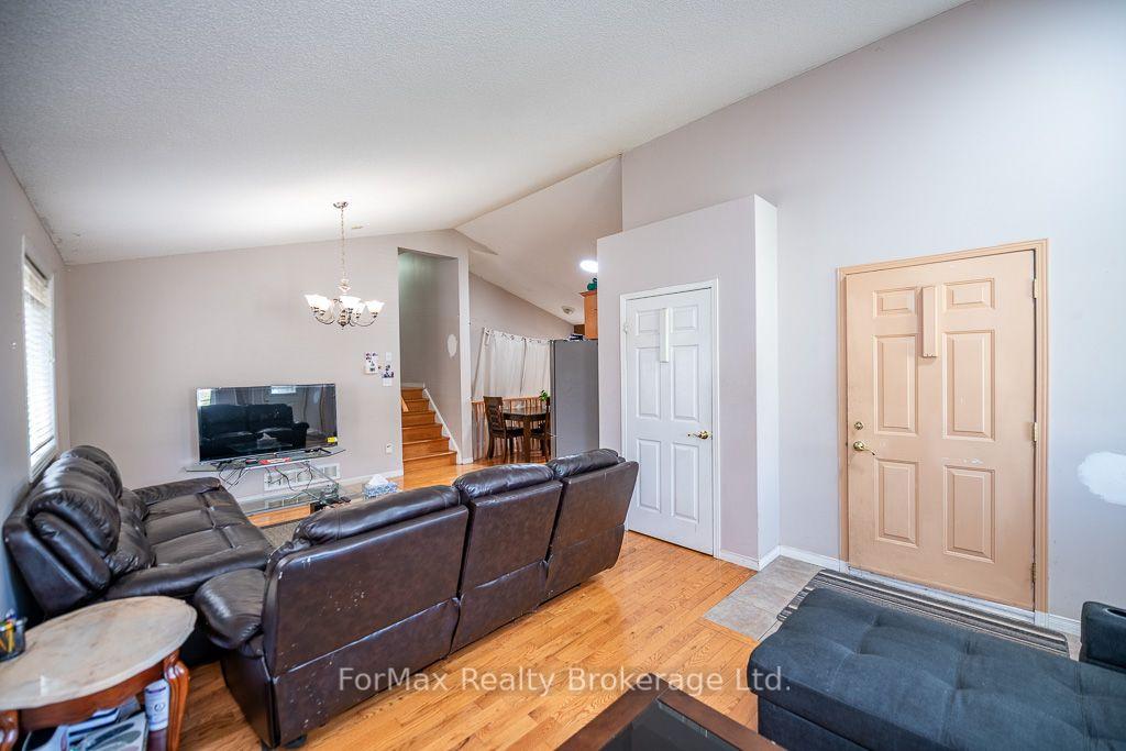 Photo 14 of 366 Macintosh Drive, Hamilton, Stoney Creek — HOMEH