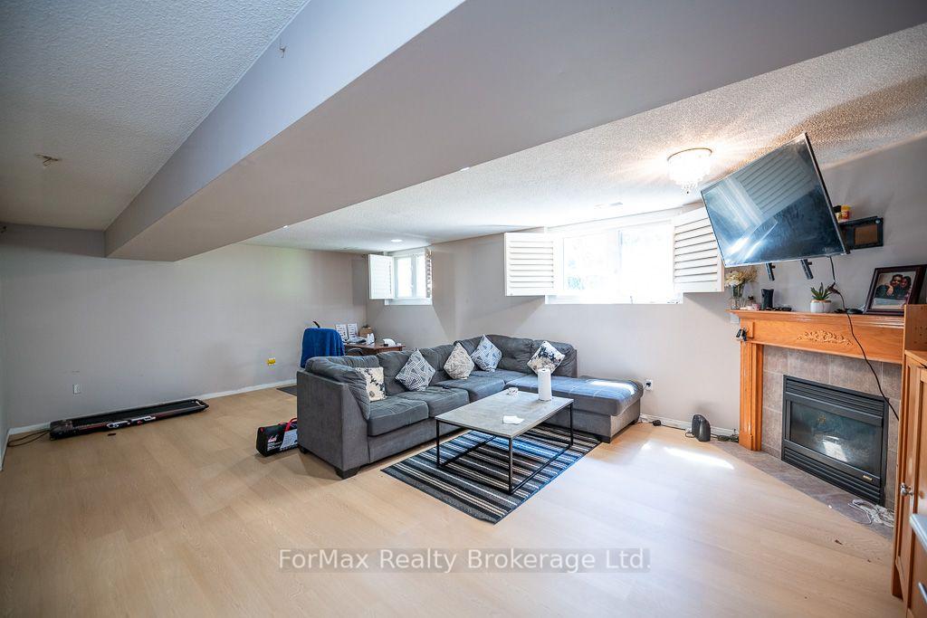 Photo 22 of 366 Macintosh Drive, Hamilton, Stoney Creek — HOMEH
