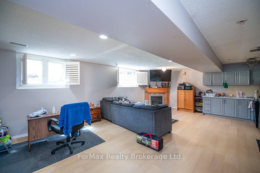 Photo 24 of 366 Macintosh Drive, Hamilton, Stoney Creek — HOMEH