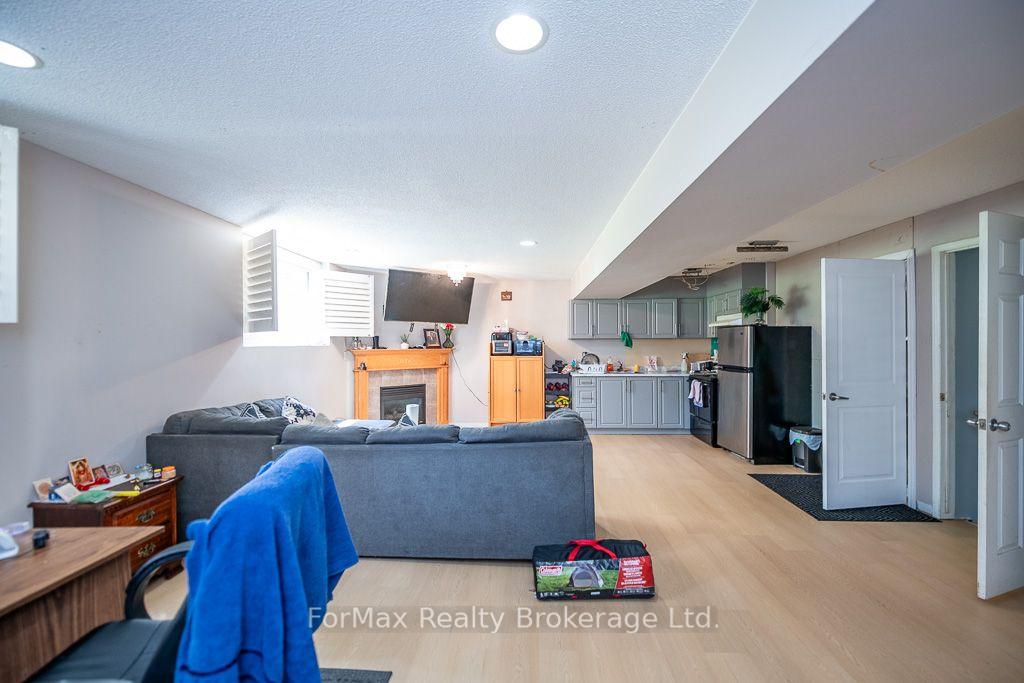 Photo 25 of 366 Macintosh Drive, Hamilton, Stoney Creek — HOMEH