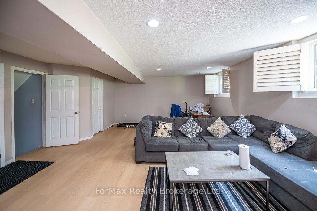 Photo 32 of 366 Macintosh Drive, Hamilton, Stoney Creek — HOMEH