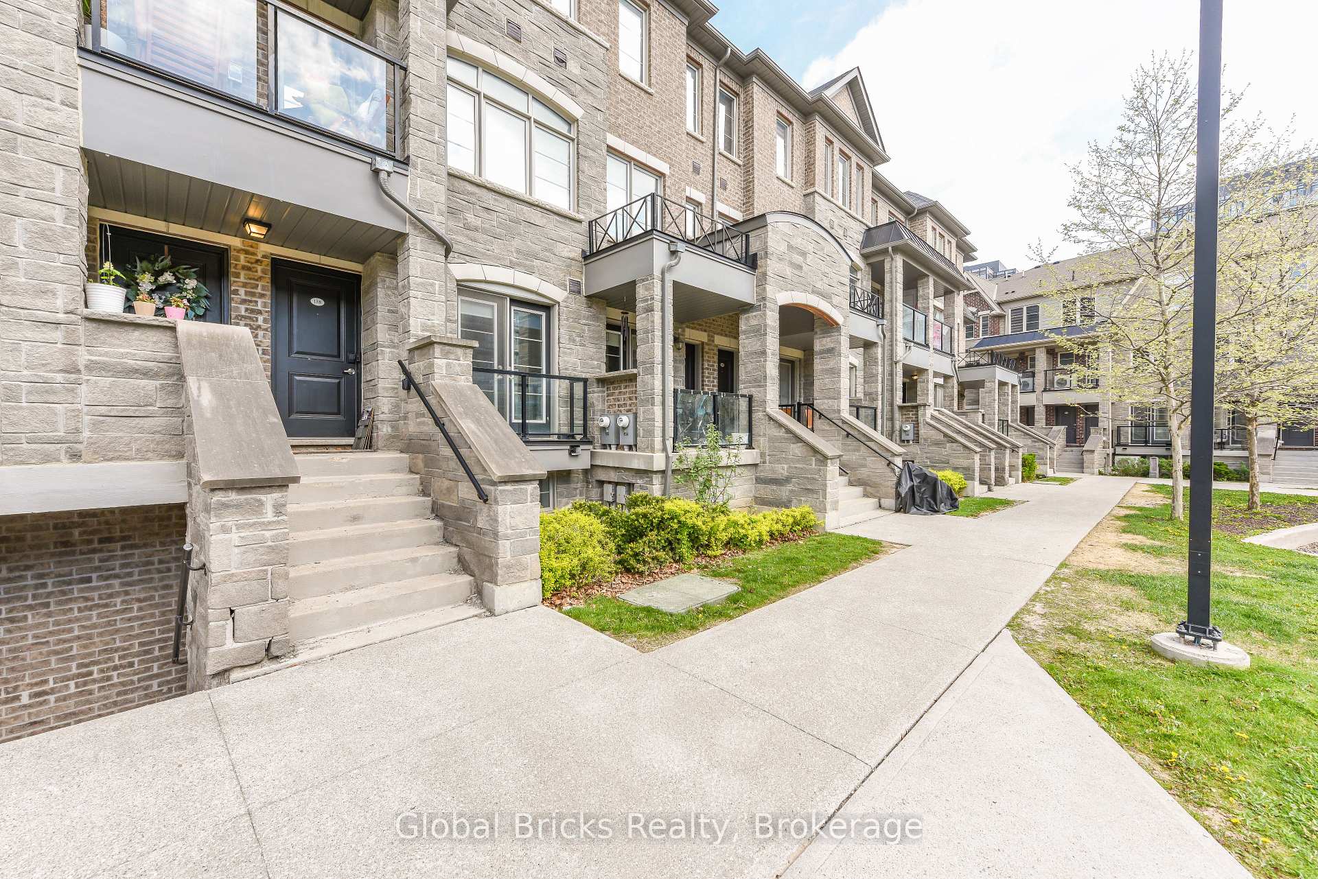 Photo 1 of Unit 157, 200 Veterans Drive, Brampton, Northwest Brampton — HOMEH