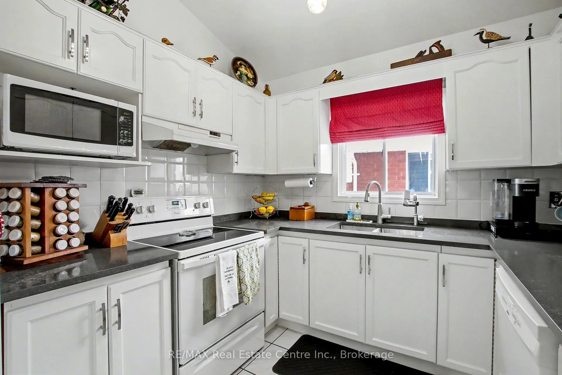 Photo 13 of 252 Keewatin Avenue, Kitchener — HOMEH