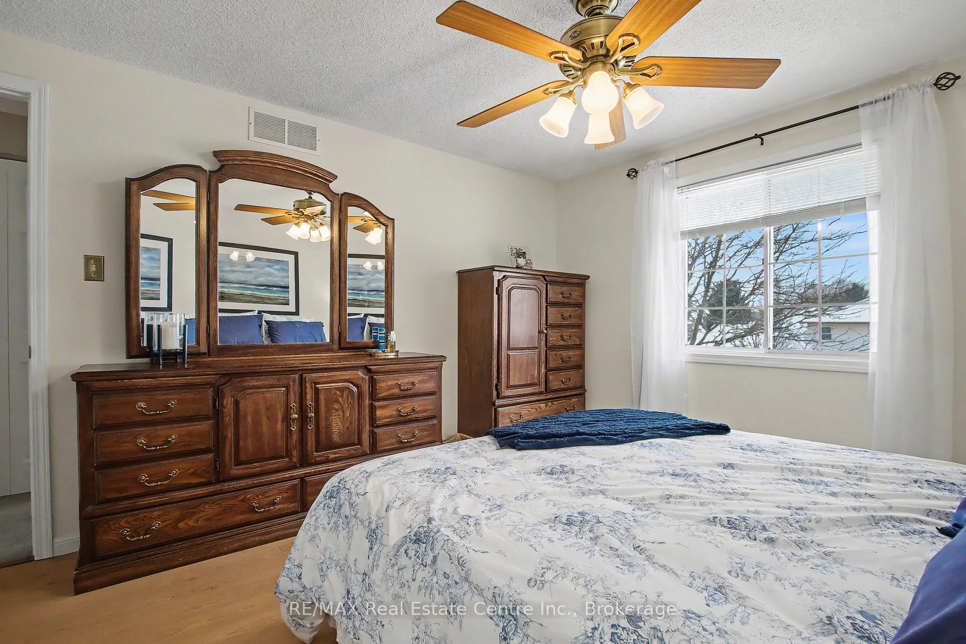 Photo 21 of 252 Keewatin Avenue, Kitchener — HOMEH