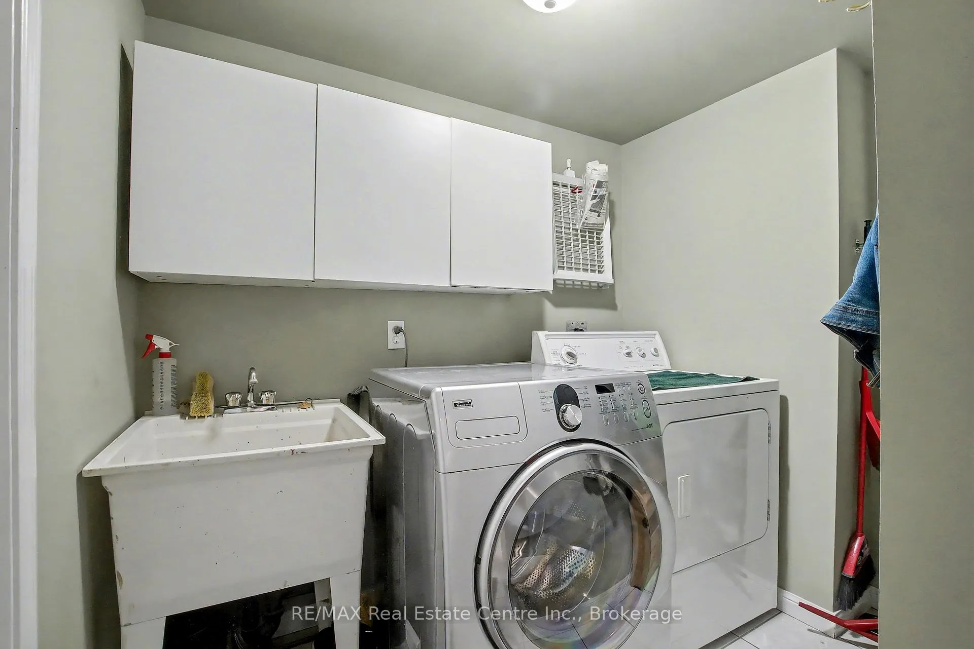 Photo 25 of 252 Keewatin Avenue, Kitchener — HOMEH