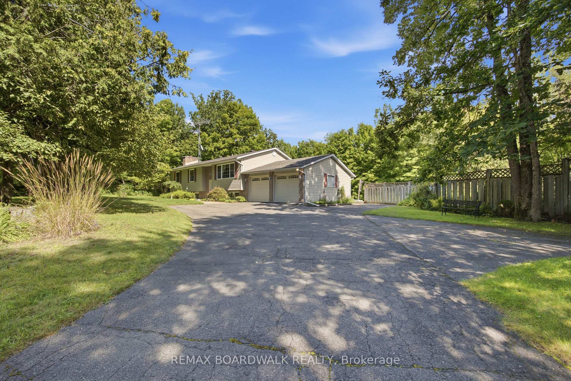 Photo 1 of 3187 Mcdonald's Corner Road, Lanark Highlands — HOMEH
