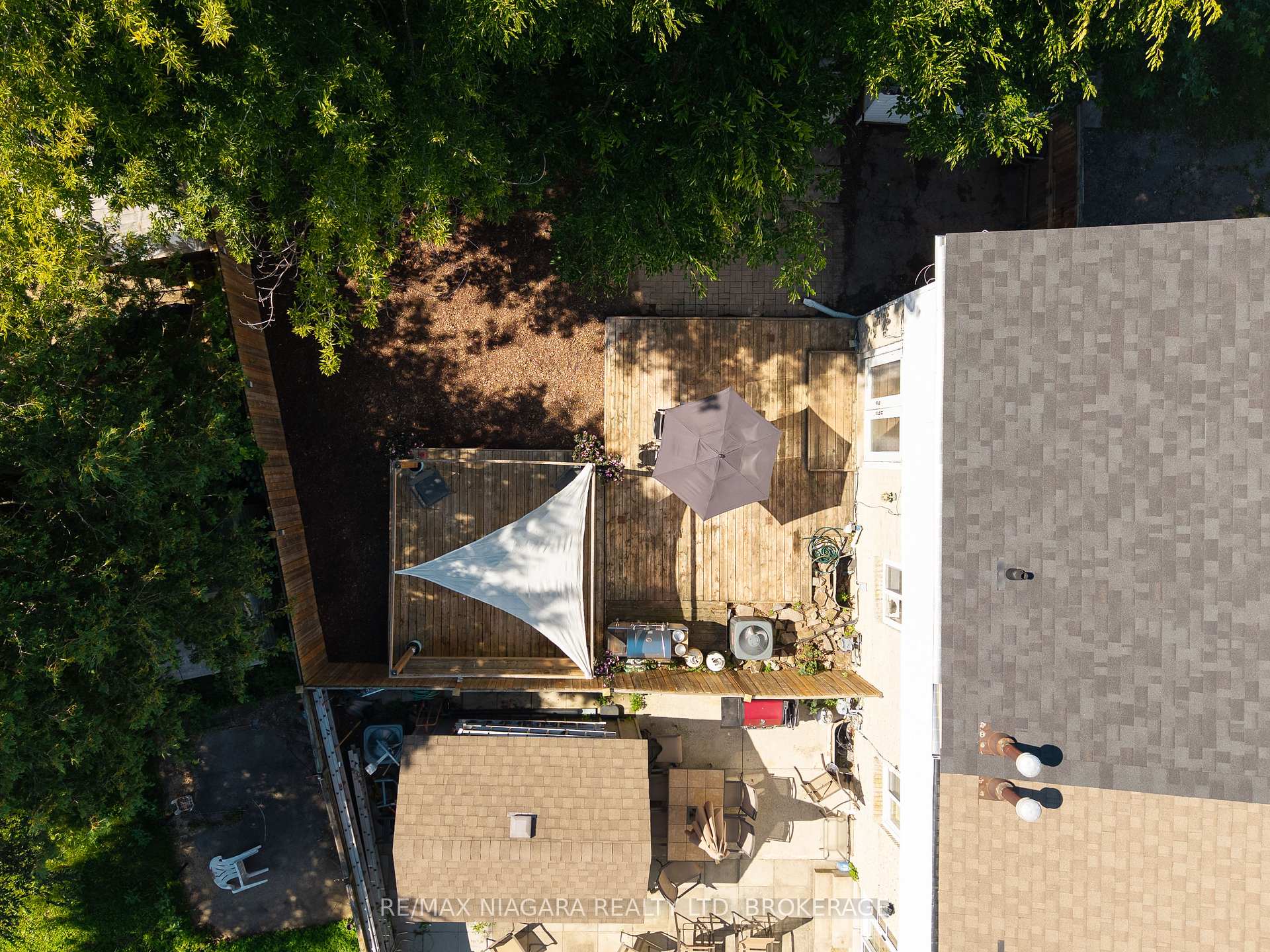 Photo 3 of 38 Mccordick Drive, St. Catharines, Lakeport — HOMEH