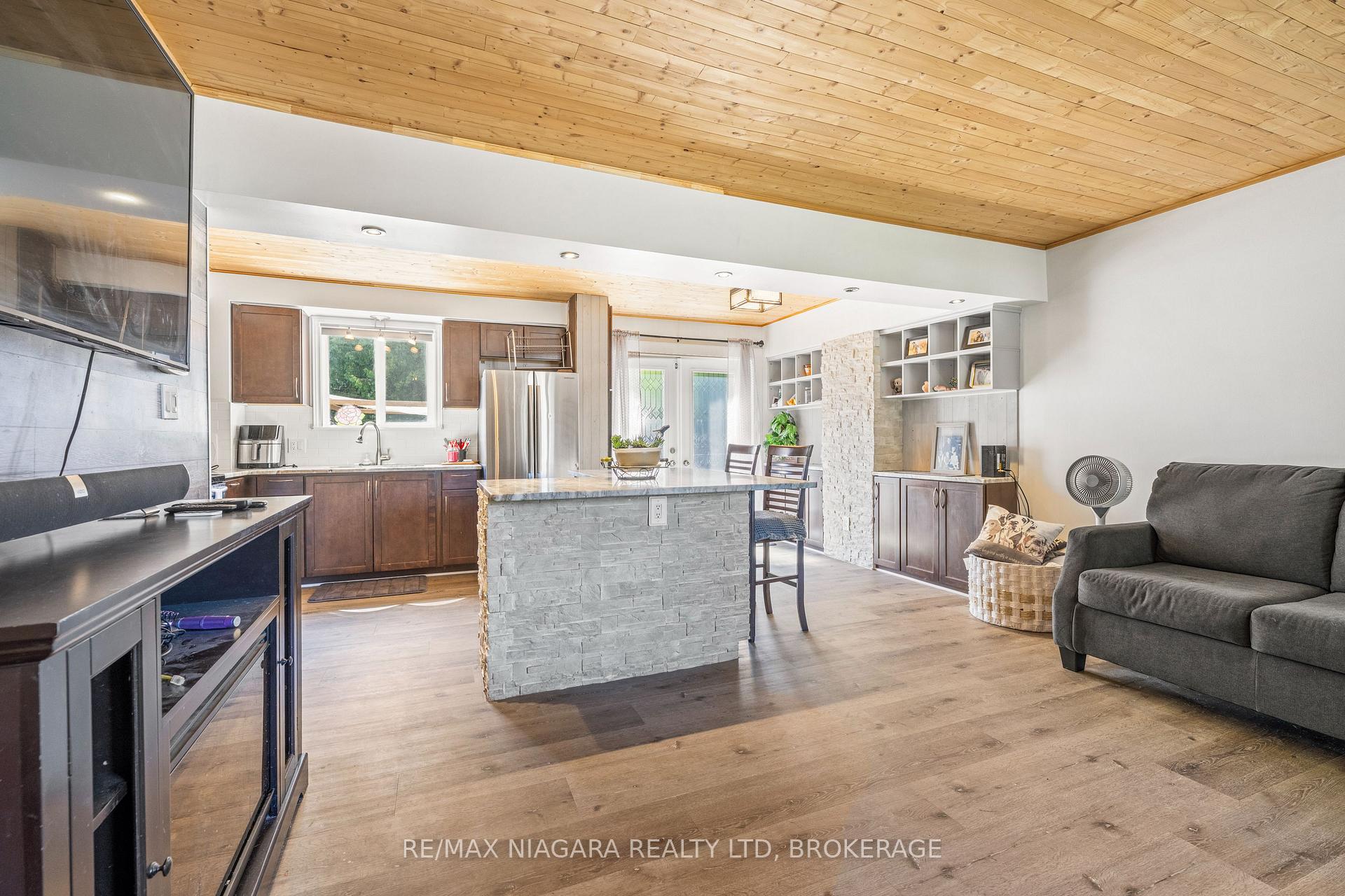 Photo 9 of 38 Mccordick Drive, St. Catharines, Lakeport — HOMEH