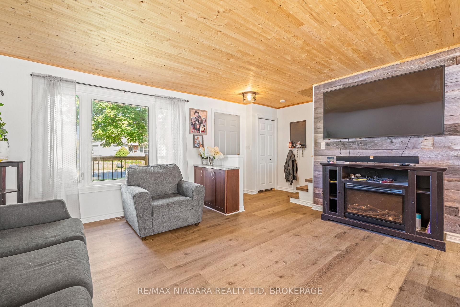 Photo 10 of 38 Mccordick Drive, St. Catharines, Lakeport — HOMEH