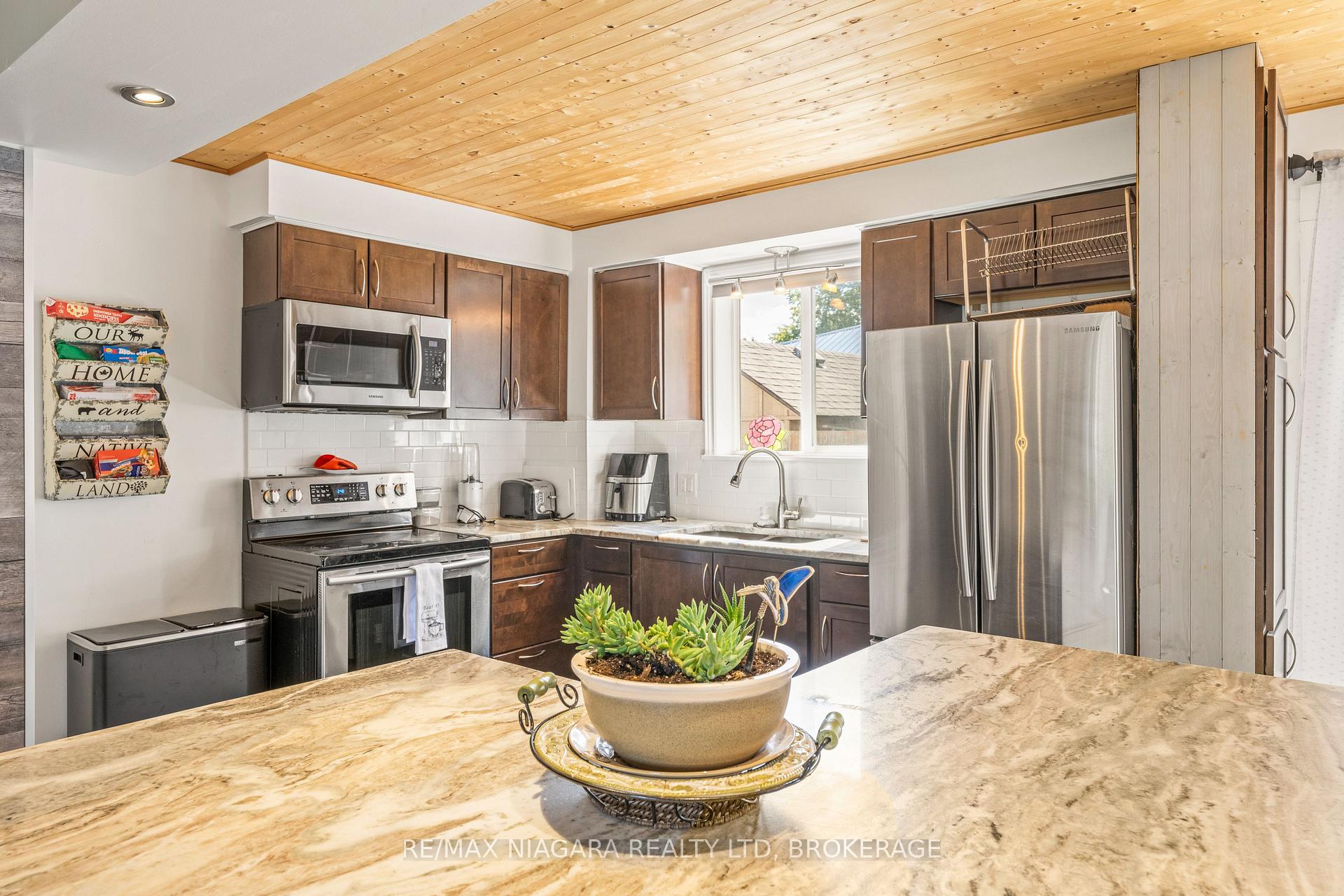 Photo 11 of 38 Mccordick Drive, St. Catharines, Lakeport — HOMEH