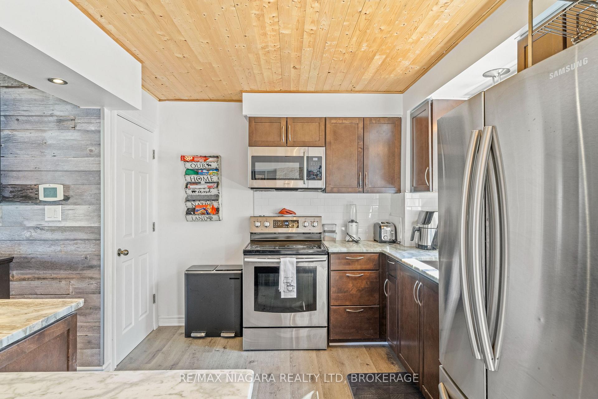 Photo 12 of 38 Mccordick Drive, St. Catharines, Lakeport — HOMEH