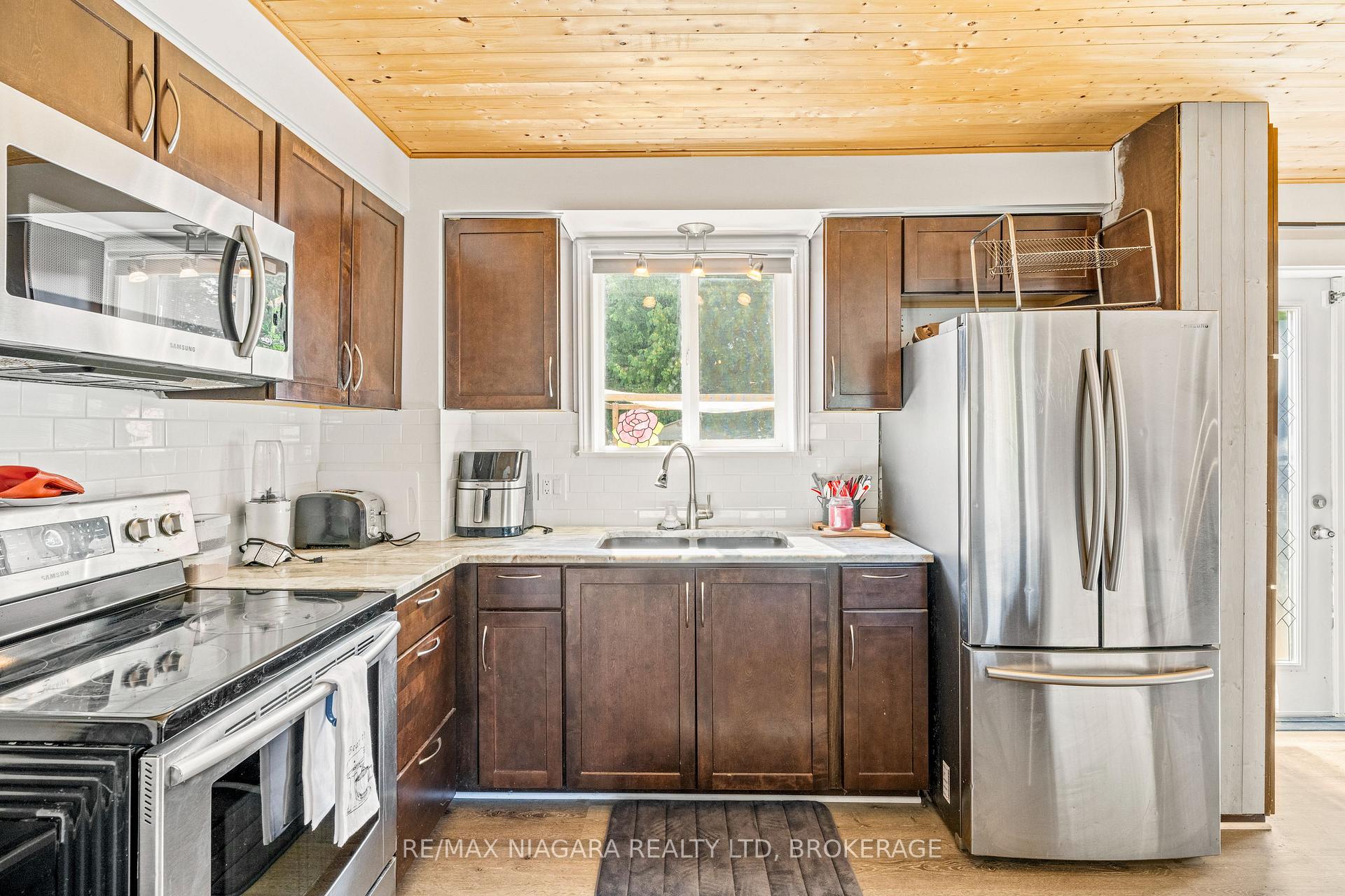 Photo 16 of 38 Mccordick Drive, St. Catharines, Lakeport — HOMEH