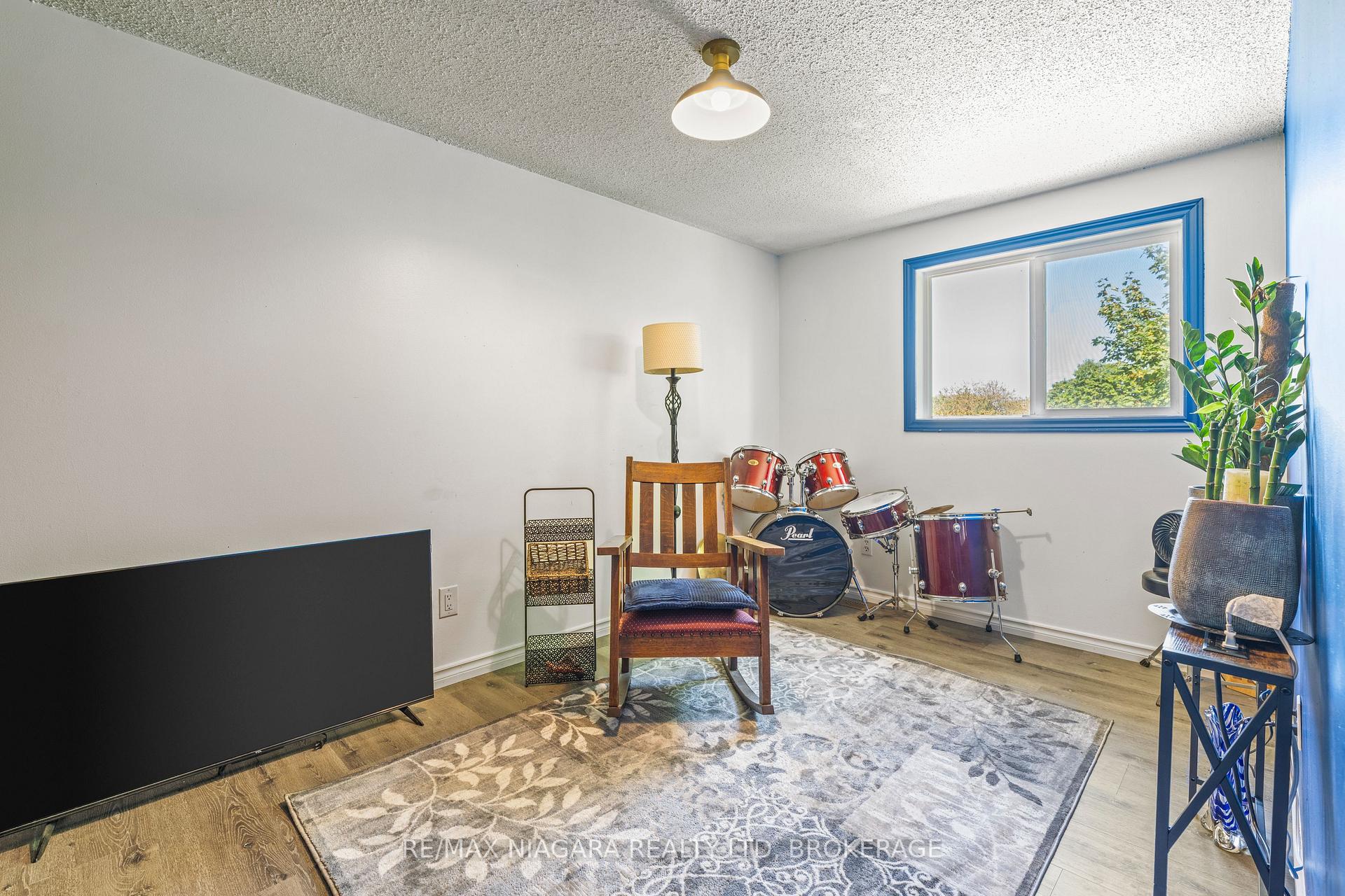 Photo 21 of 38 Mccordick Drive, St. Catharines, Lakeport — HOMEH