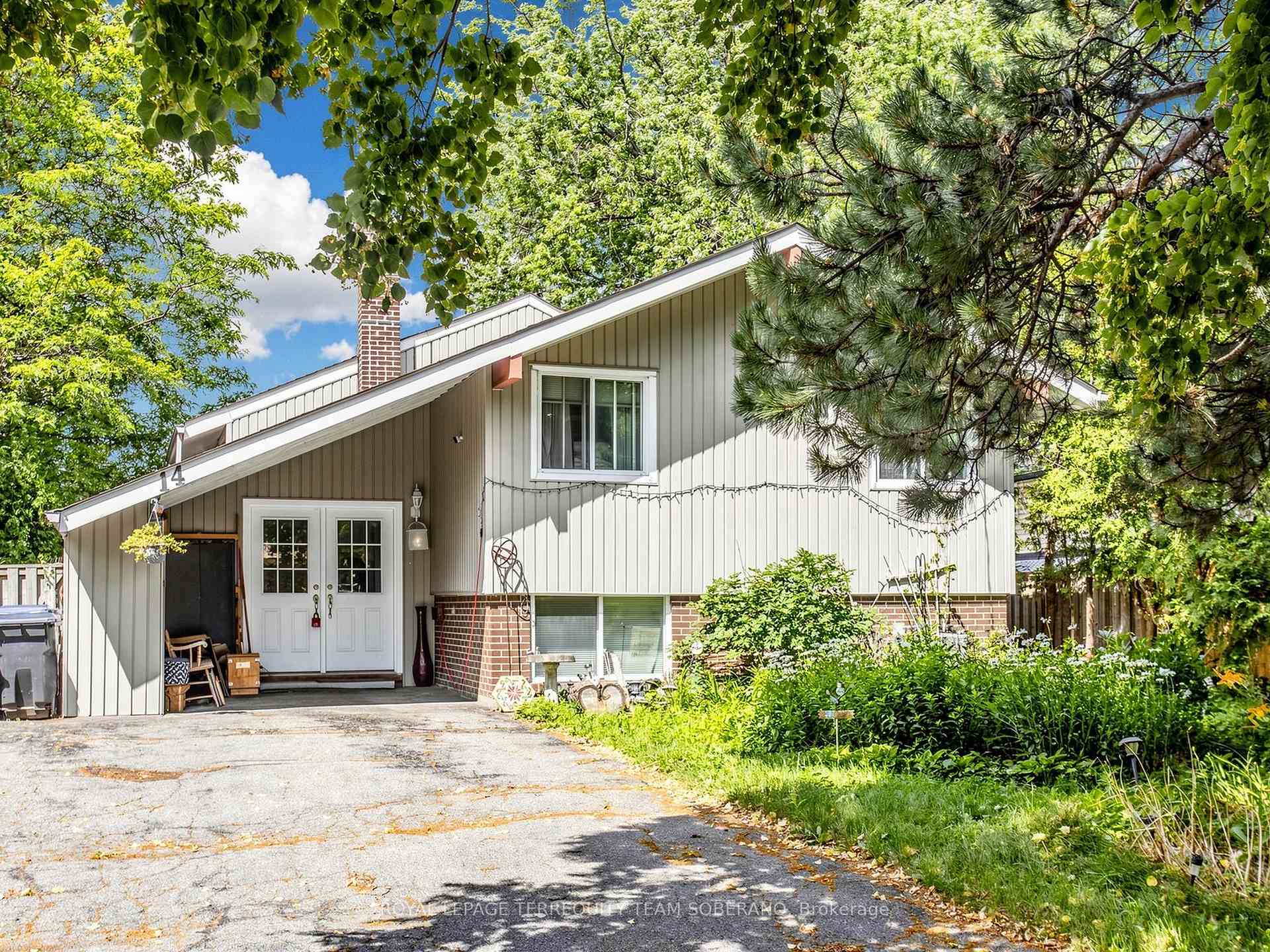 Front of 14 Rosswood Crescent