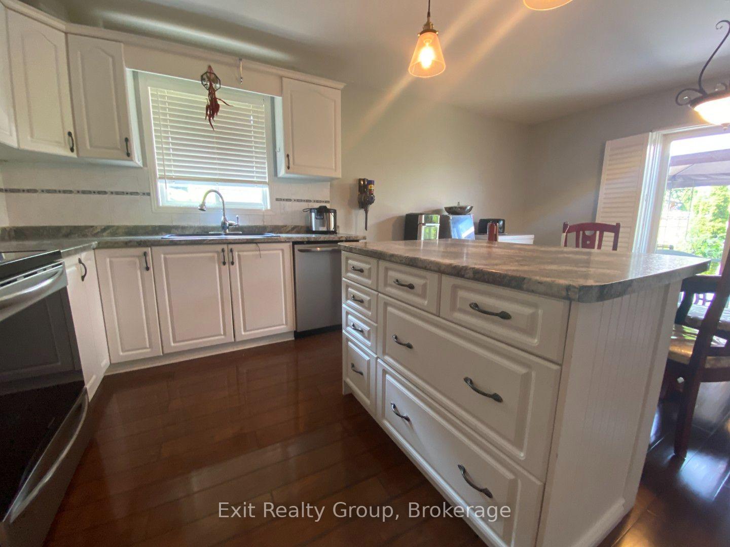 Photo 21 of 60 Oak Ridge Boulevard, Belleville, Belleville Ward — HOMEH