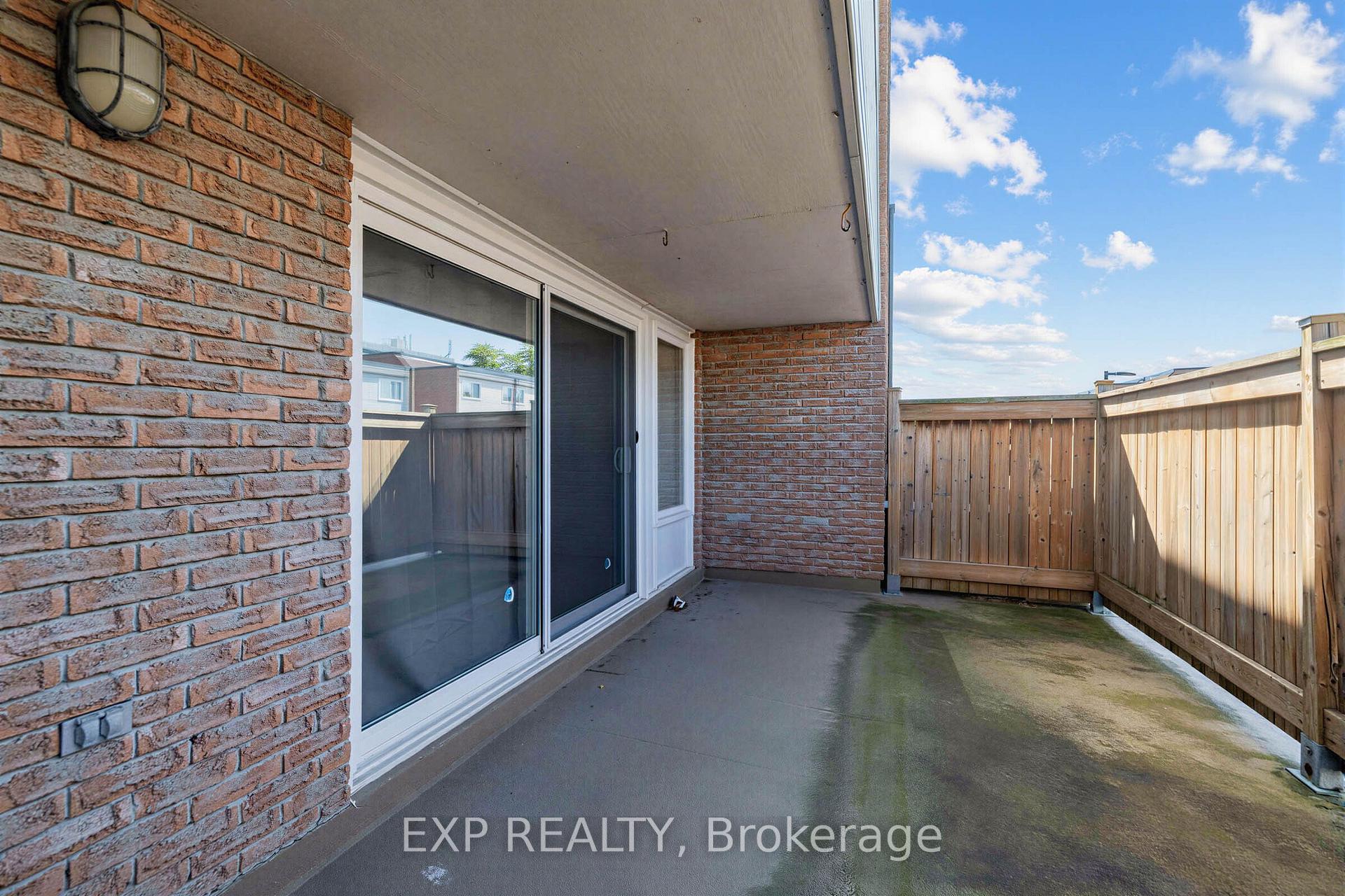Photo 4 of Unit 58, 158 Milestone Crescent, Aurora, Aurora Village — HOMEH