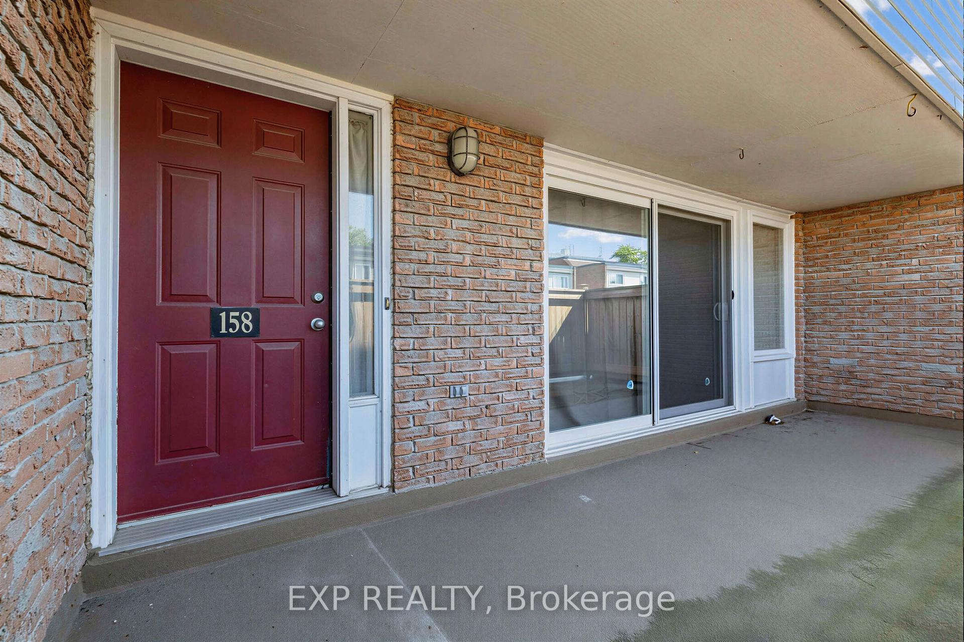 Photo 5 of Unit 58, 158 Milestone Crescent, Aurora, Aurora Village — HOMEH