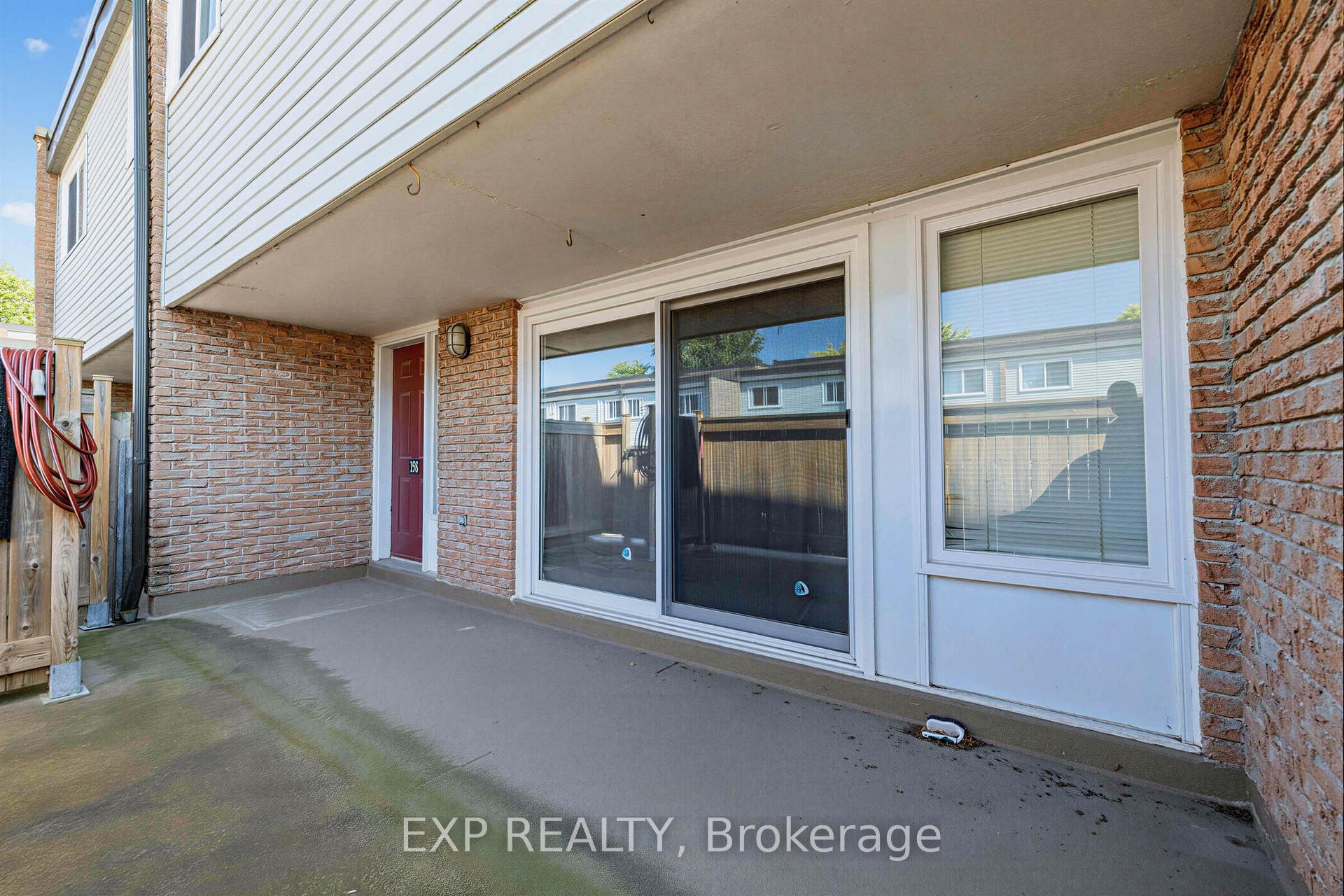 Photo 6 of Unit 58, 158 Milestone Crescent, Aurora, Aurora Village — HOMEH