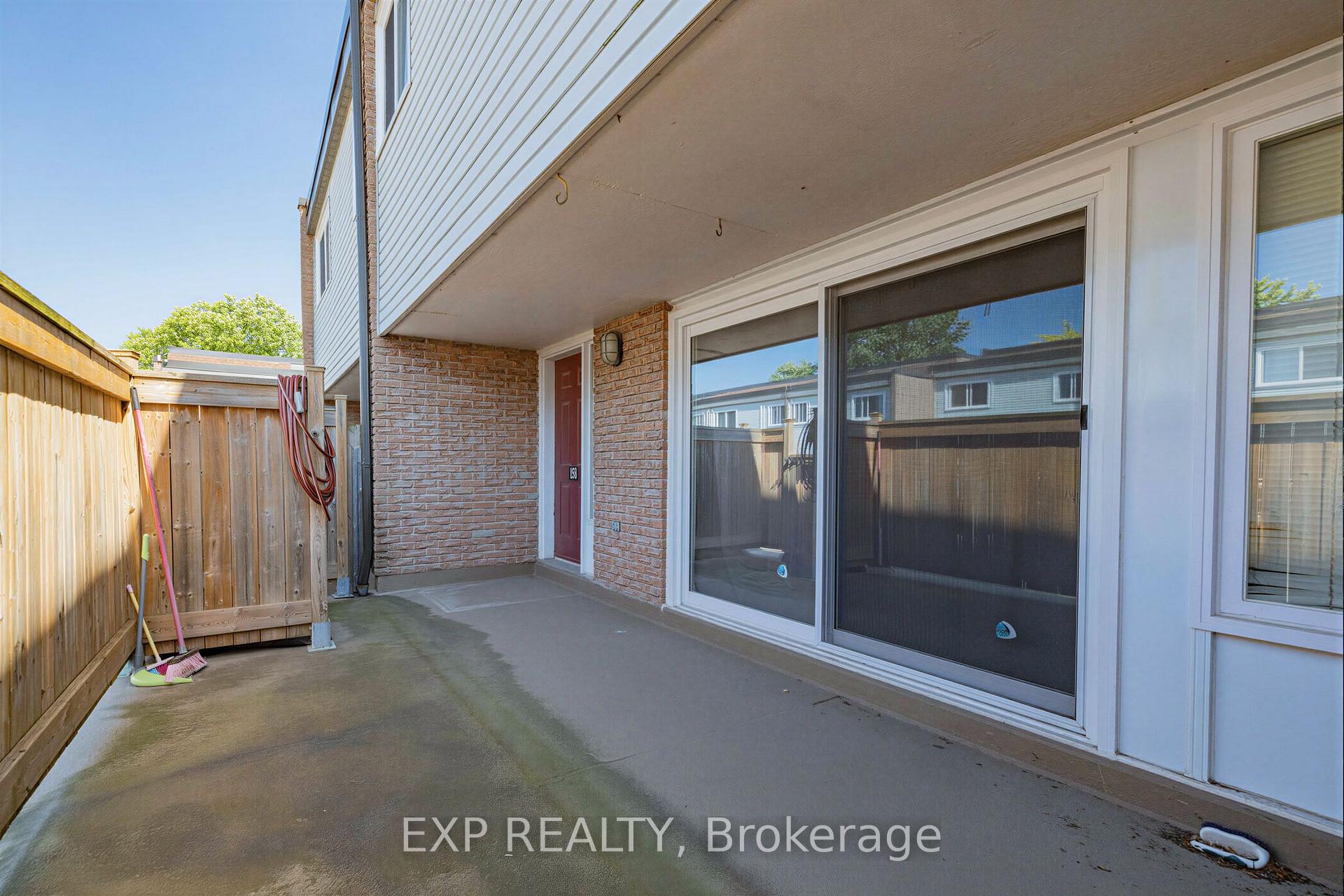 Photo 7 of Unit 58, 158 Milestone Crescent, Aurora, Aurora Village — HOMEH