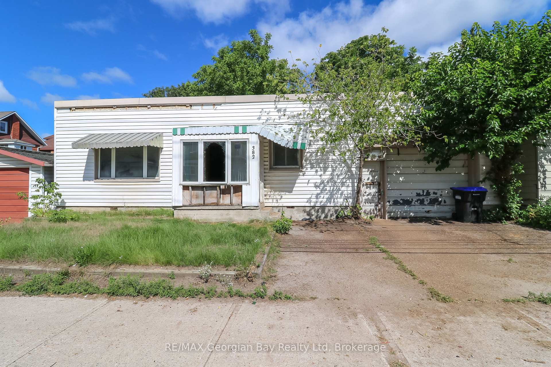 Photo 1 of 382 Yonge Street, Midland — HOMEH