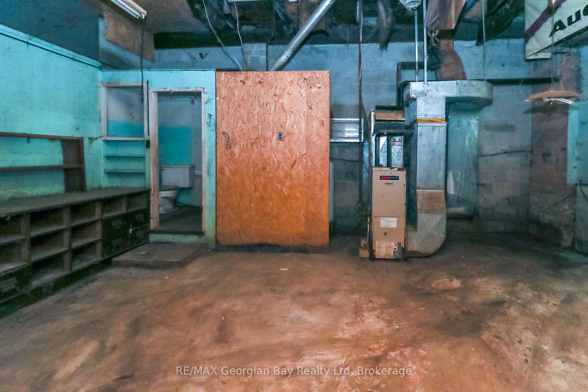 Photo 13 of 382 Yonge Street, Midland — HOMEH